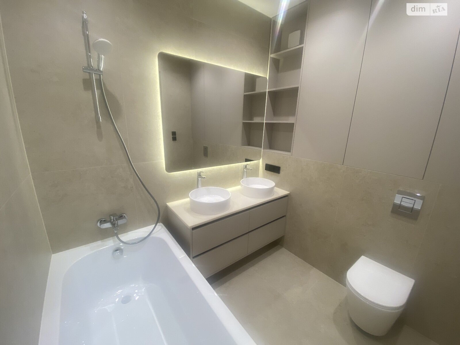 Продажа трехкомнатной квартиры в Минае, на ул. Августина Волошина, фото 1 Продажа трехкомнатной квартиры в Минае, на ул. Августина Волошина, фото 1