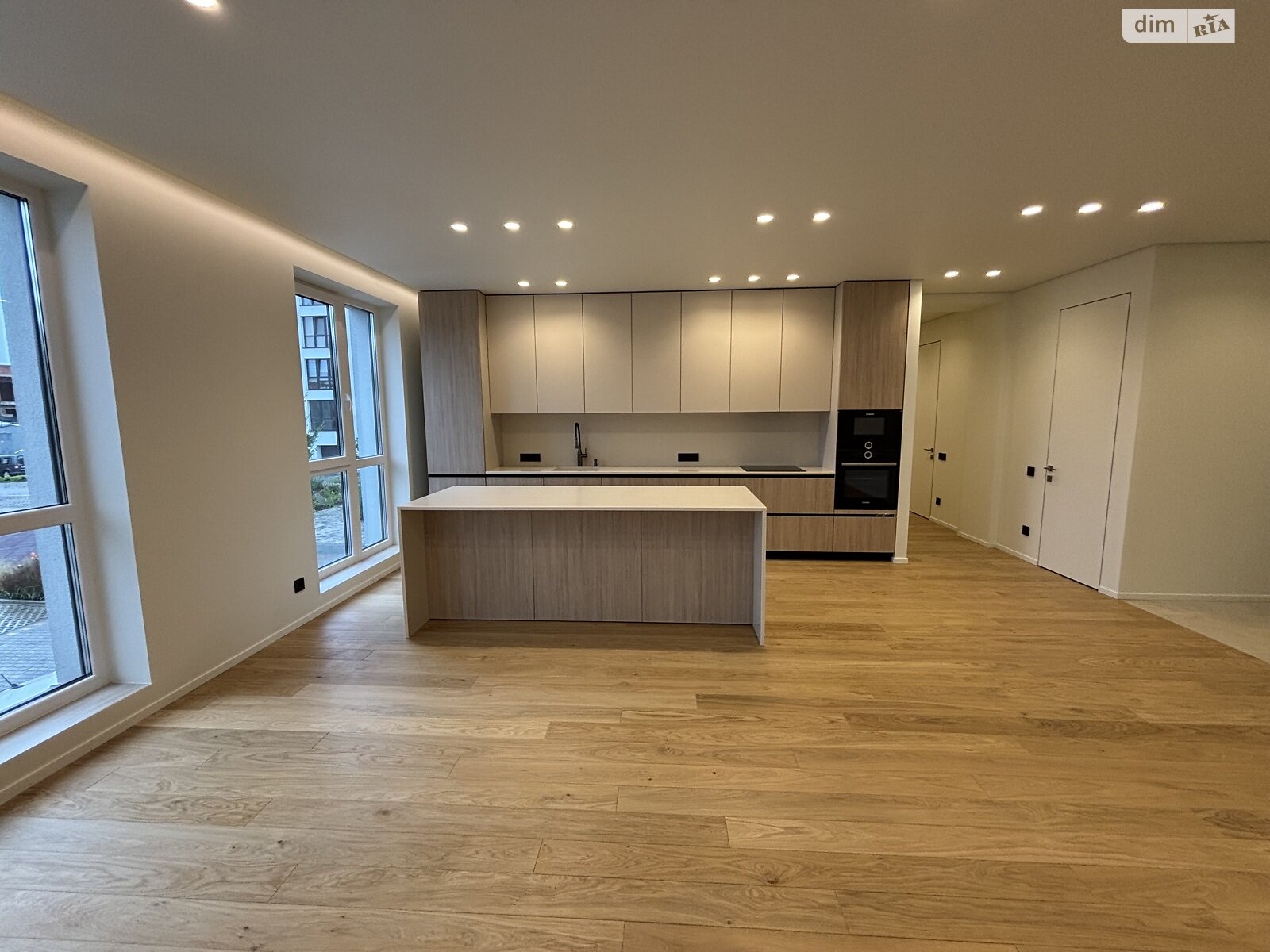 Продаж трикімнатної квартири в Минаї, на вул. Августина Волошина 24, кв. 210, фото 1