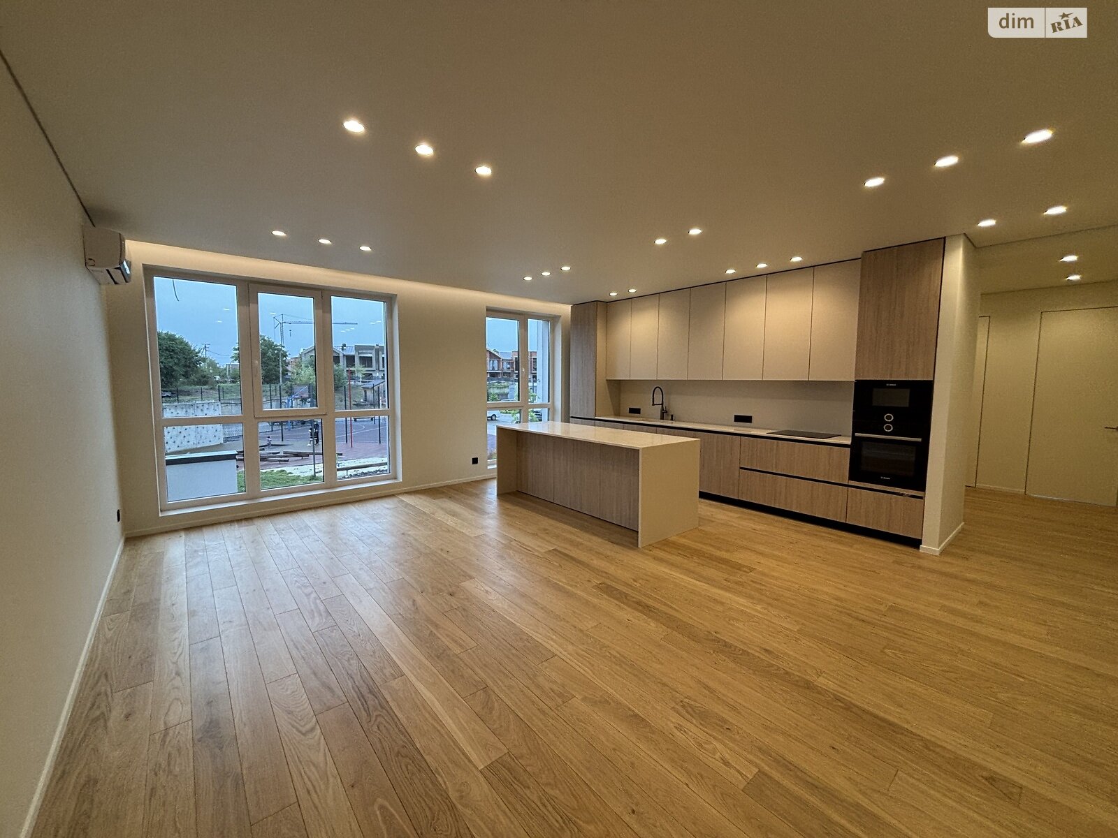 Продаж трикімнатної квартири в Минаї, на вул. Августина Волошина 24, кв. 210, фото 1