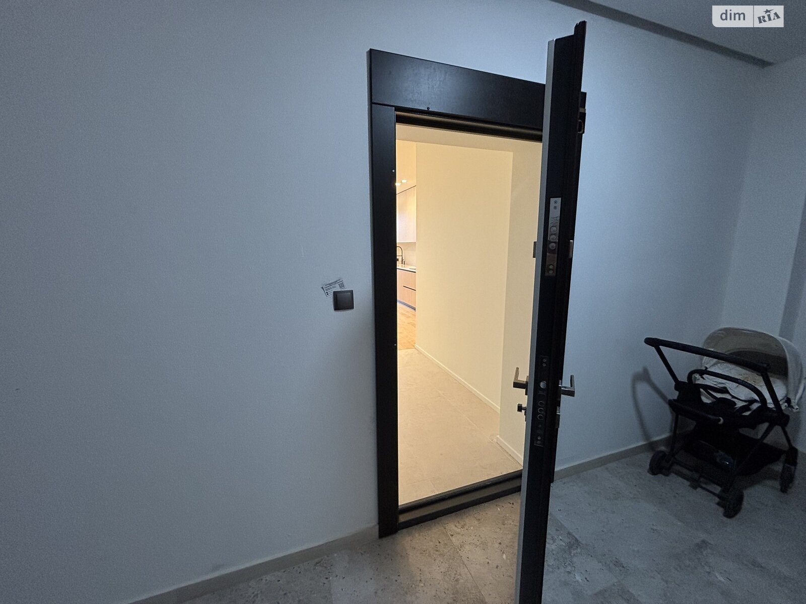 Продаж трикімнатної квартири в Минаї, на вул. Августина Волошина 24, кв. 210, фото 1