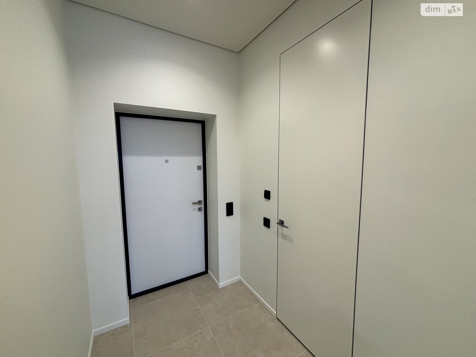 Продаж трикімнатної квартири в Минаї, на вул. Августина Волошина 24, кв. 210, фото 1