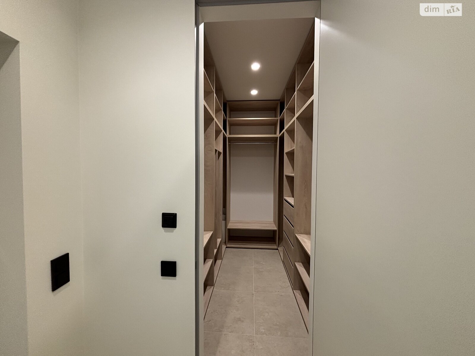 Продаж трикімнатної квартири в Минаї, на вул. Августина Волошина 24, кв. 210, фото 1