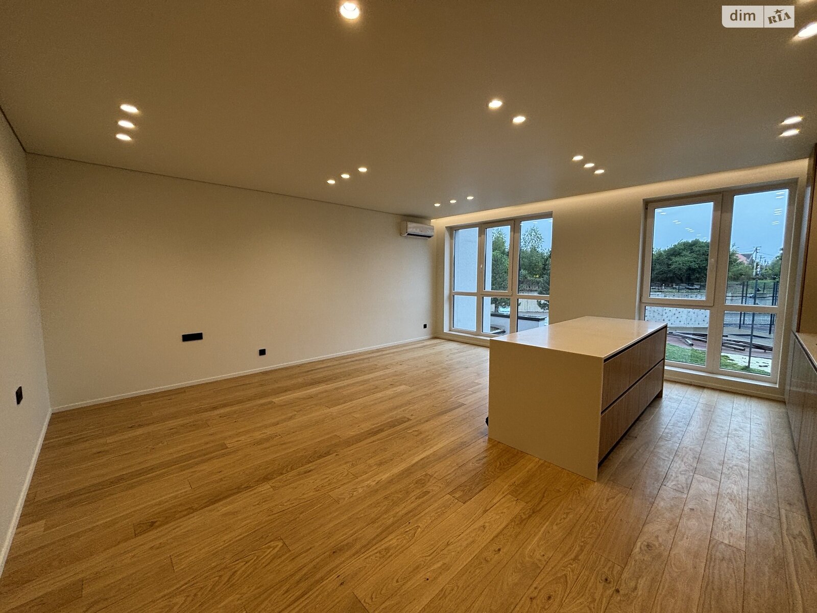 Продаж трикімнатної квартири в Минаї, на вул. Августина Волошина 24, кв. 210, фото 1