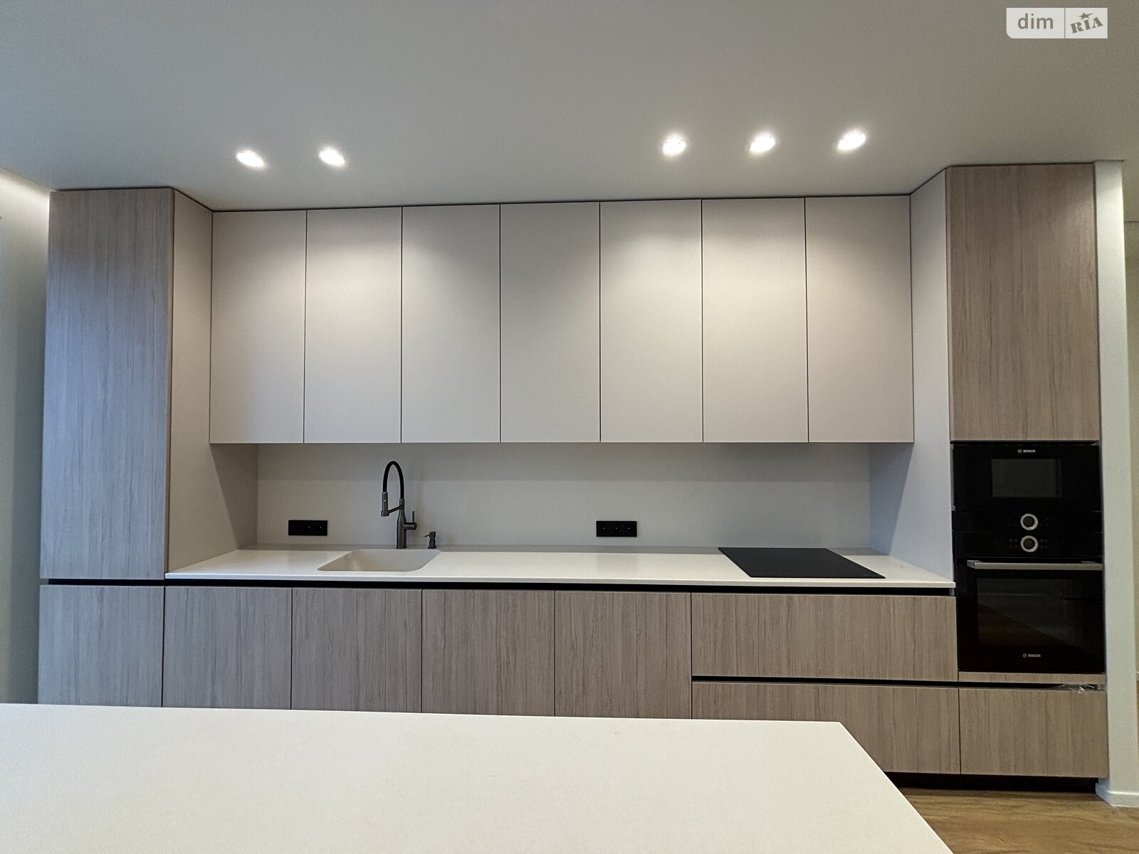 Продаж трикімнатної квартири в Минаї, на вул. Августина Волошина 24, кв. 210, фото 1