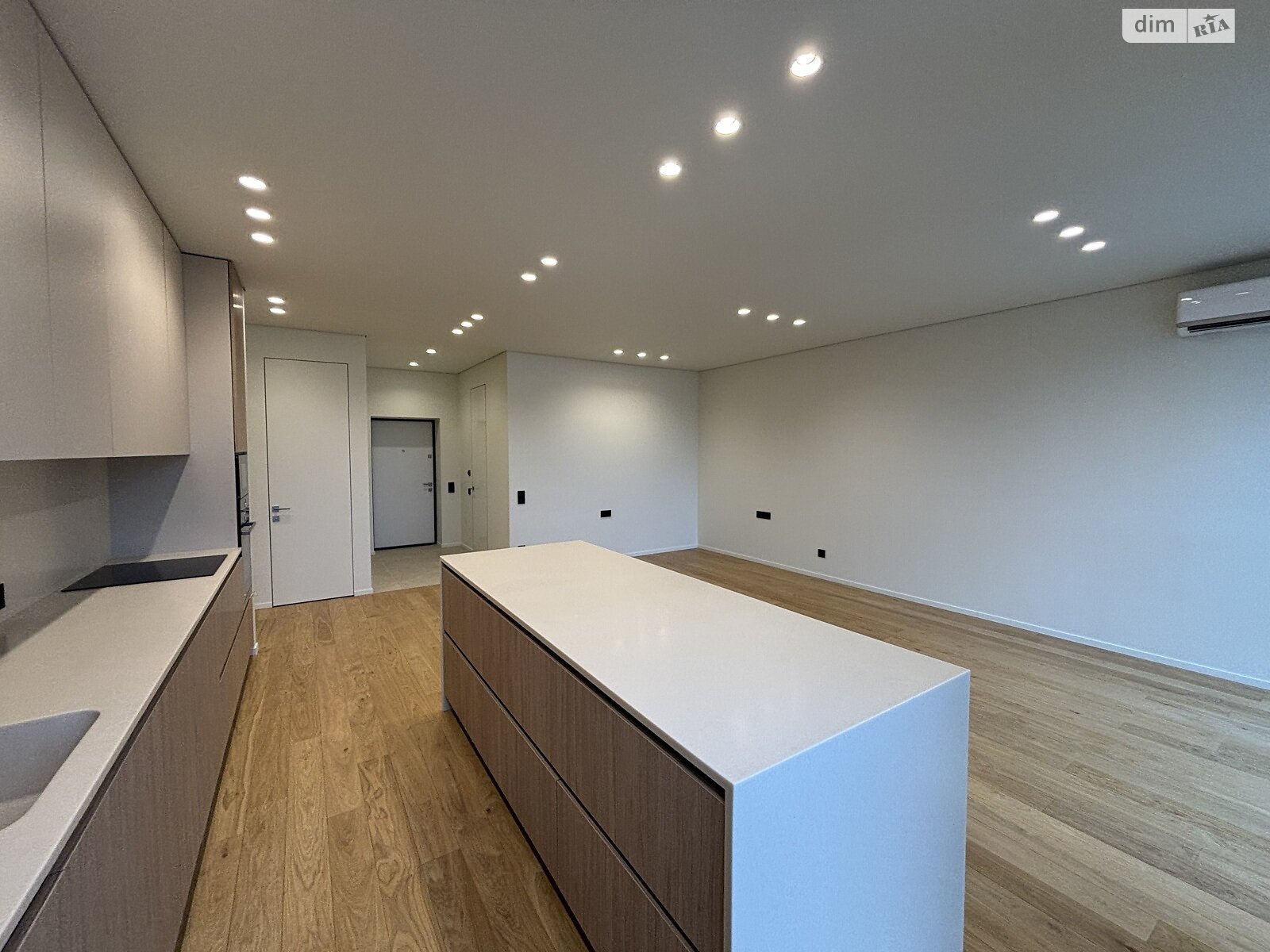 Продаж трикімнатної квартири в Минаї, на вул. Августина Волошина 24, кв. 210, фото 1