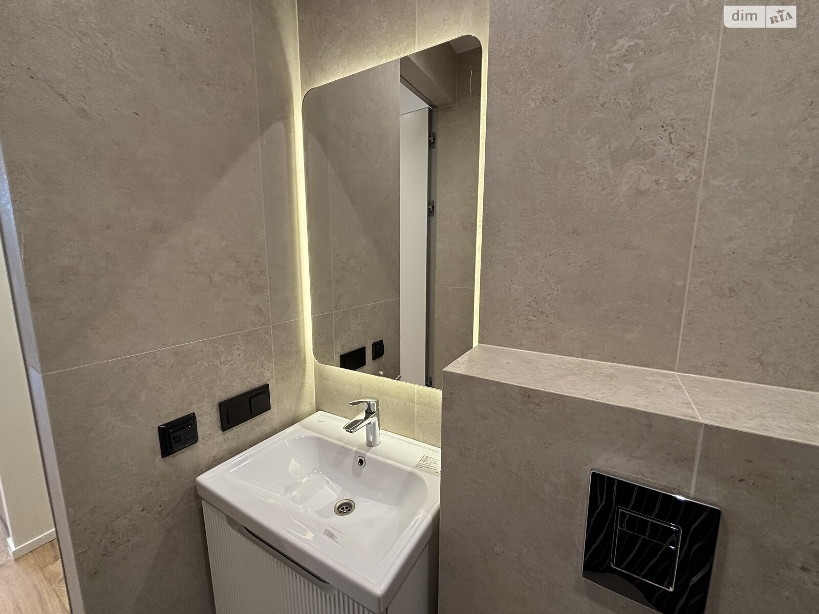 Продаж трикімнатної квартири в Минаї, на вул. Августина Волошина 24, кв. 210, фото 1