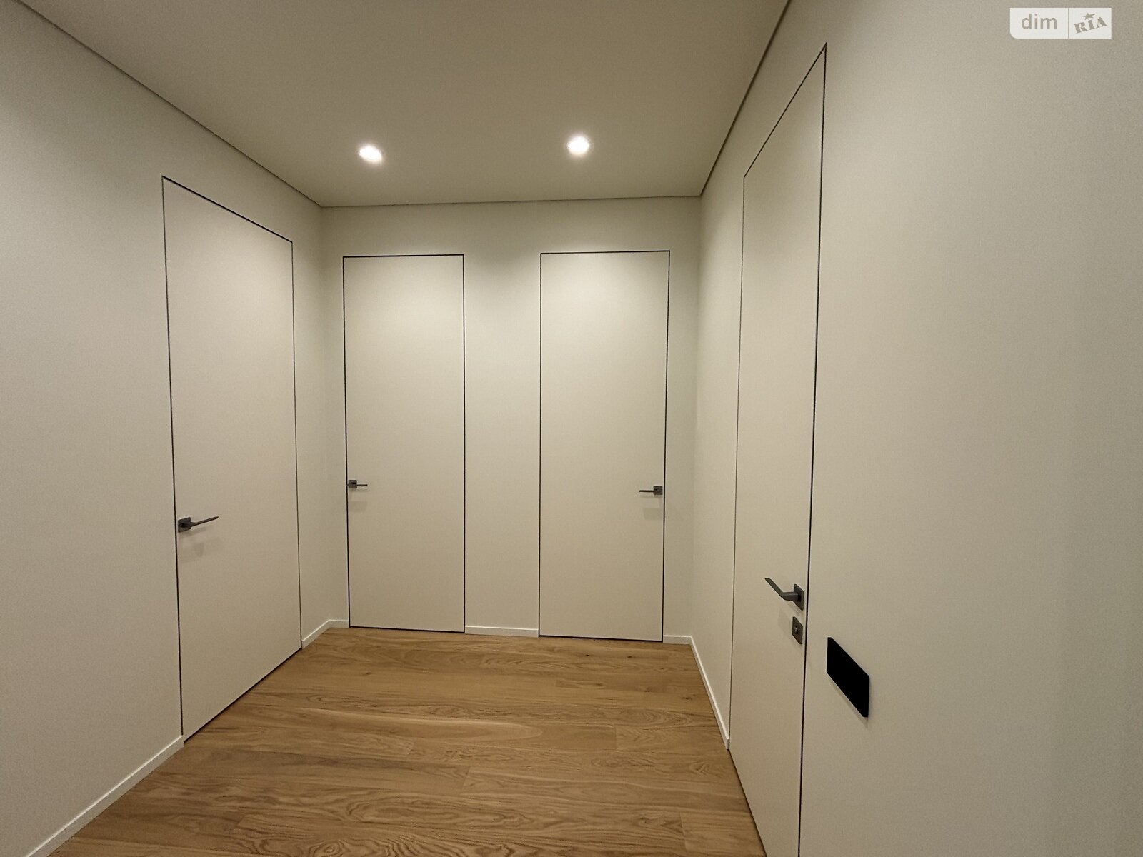 Продаж трикімнатної квартири в Минаї, на вул. Августина Волошина 24, кв. 210, фото 1