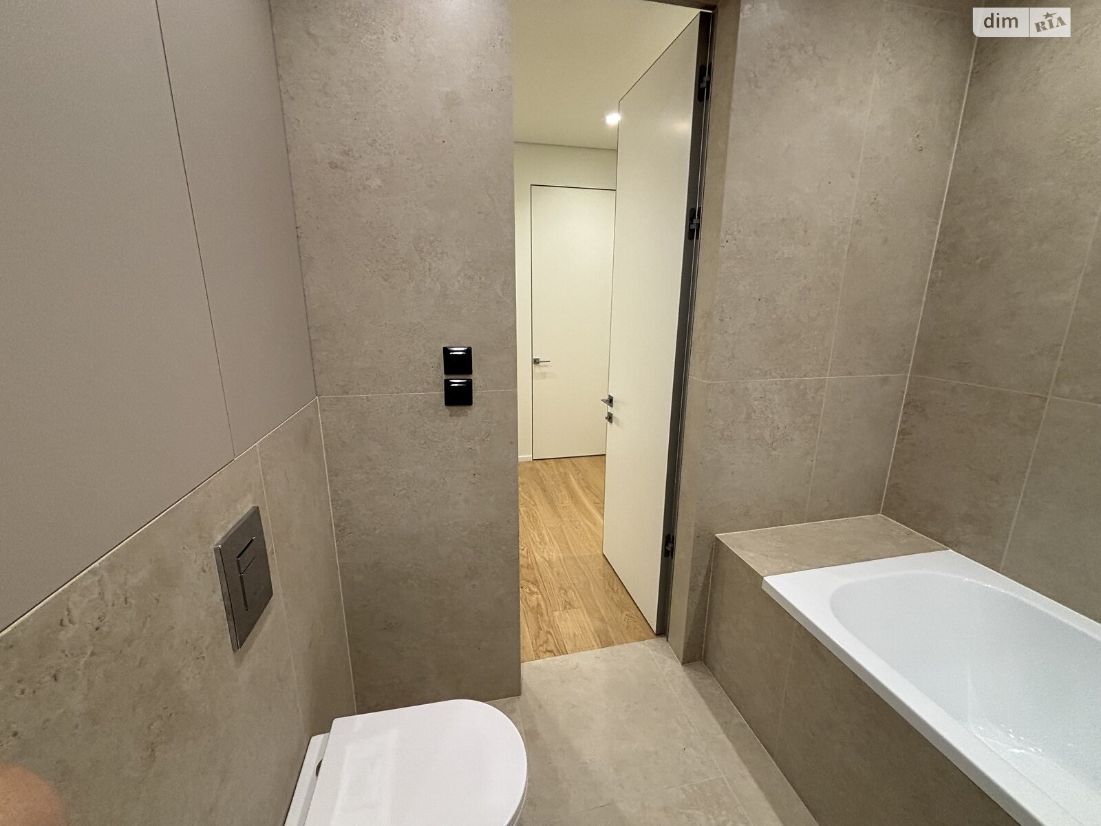 Продаж трикімнатної квартири в Минаї, на вул. Августина Волошина 24, кв. 210, фото 1