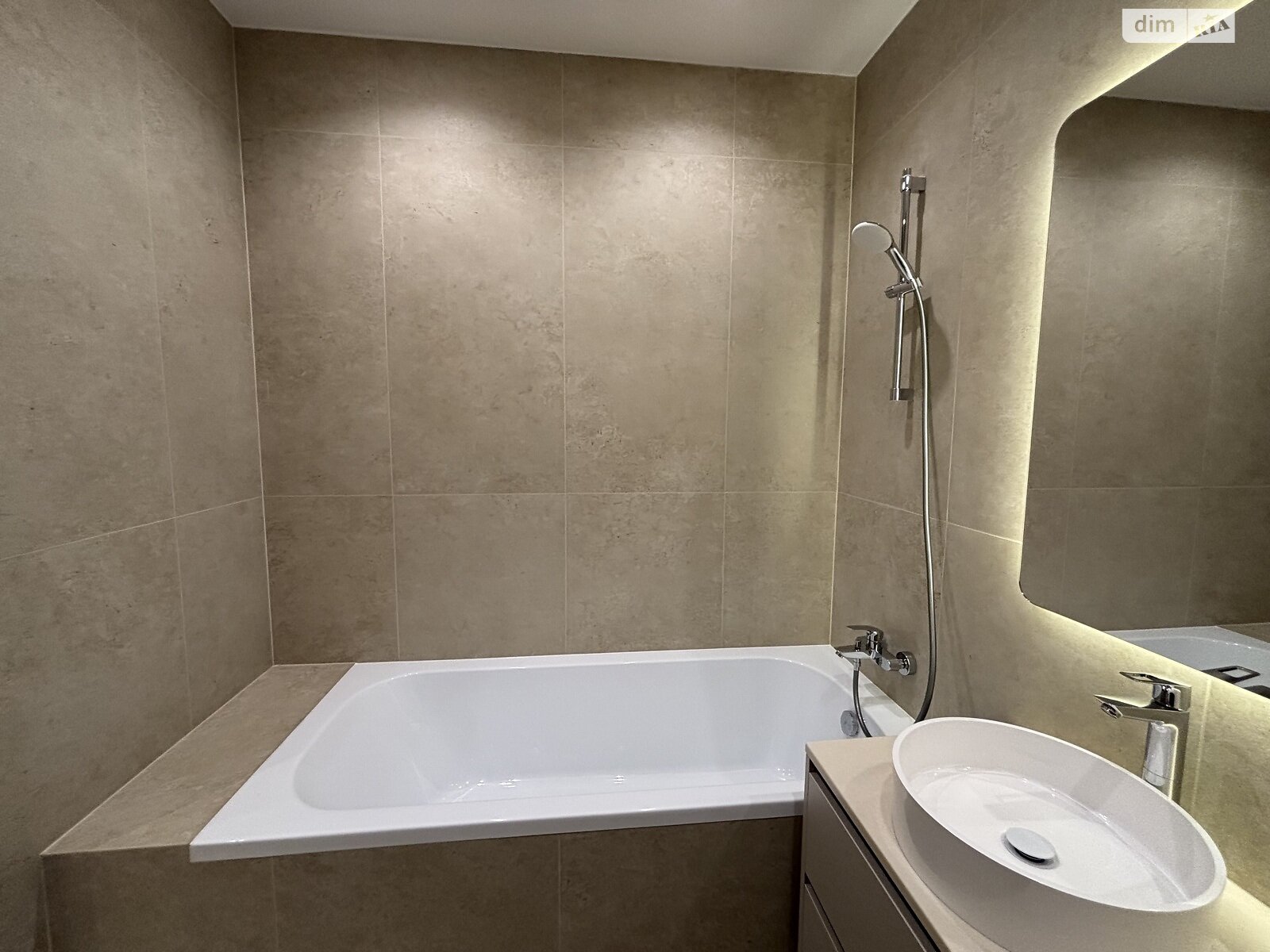 Продаж трикімнатної квартири в Минаї, на вул. Августина Волошина 24, кв. 210, фото 1