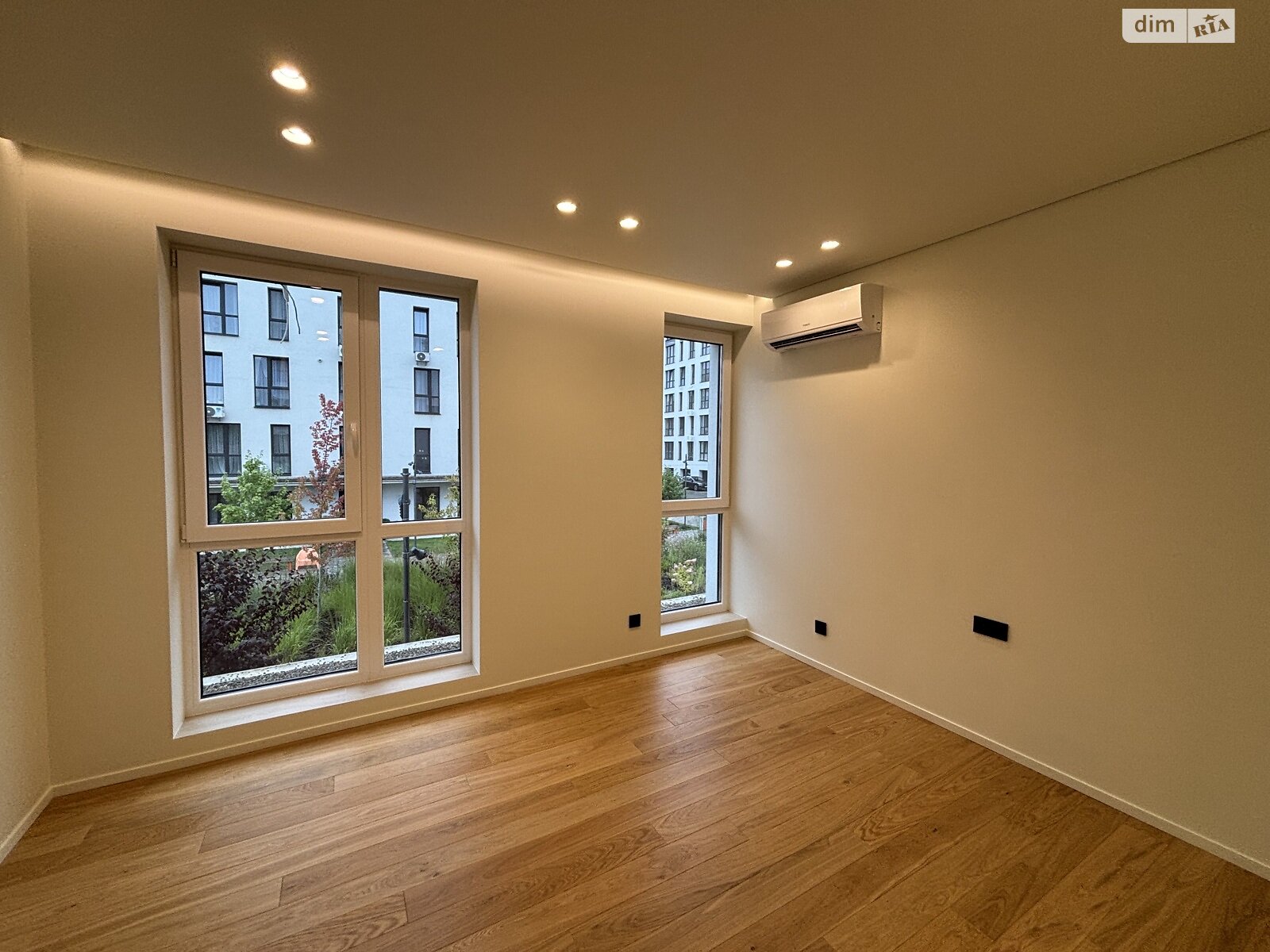 Продаж трикімнатної квартири в Минаї, на вул. Августина Волошина 24, кв. 210, фото 1