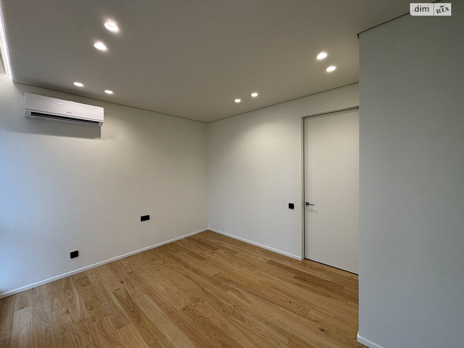 Продаж трикімнатної квартири в Минаї, на вул. Августина Волошина 24, кв. 210, фото 1