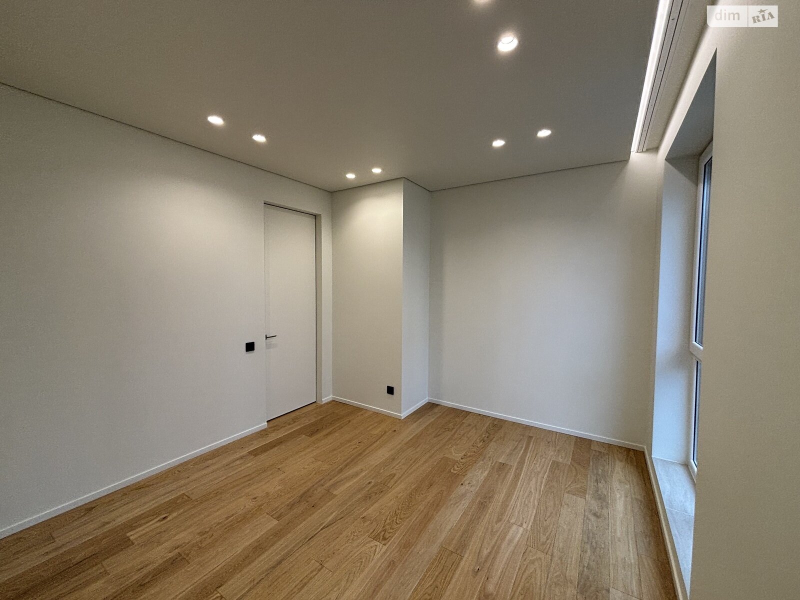 Продаж трикімнатної квартири в Минаї, на вул. Августина Волошина 24, кв. 210, фото 1