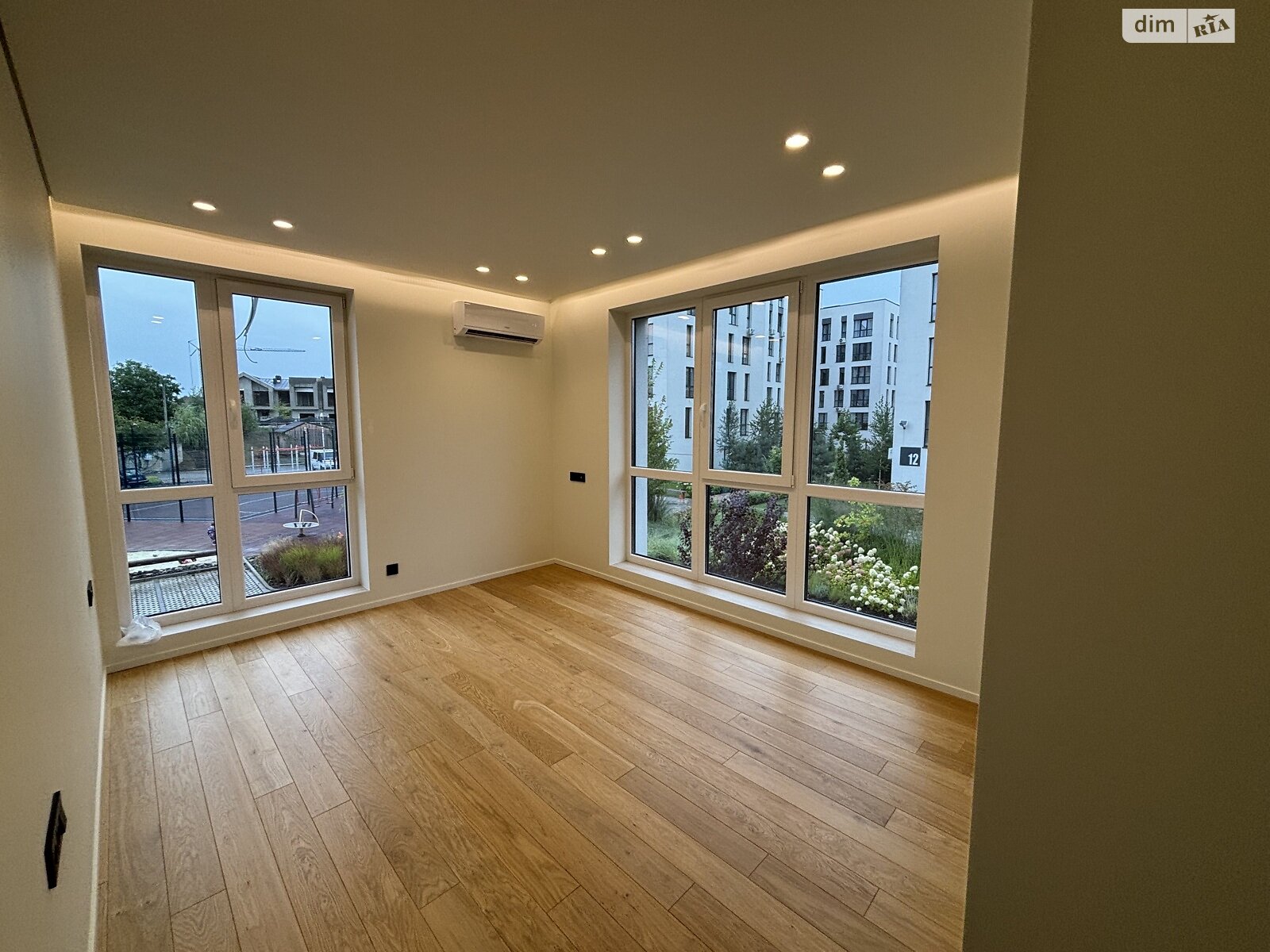 Продаж трикімнатної квартири в Минаї, на вул. Августина Волошина 24, кв. 210, фото 1