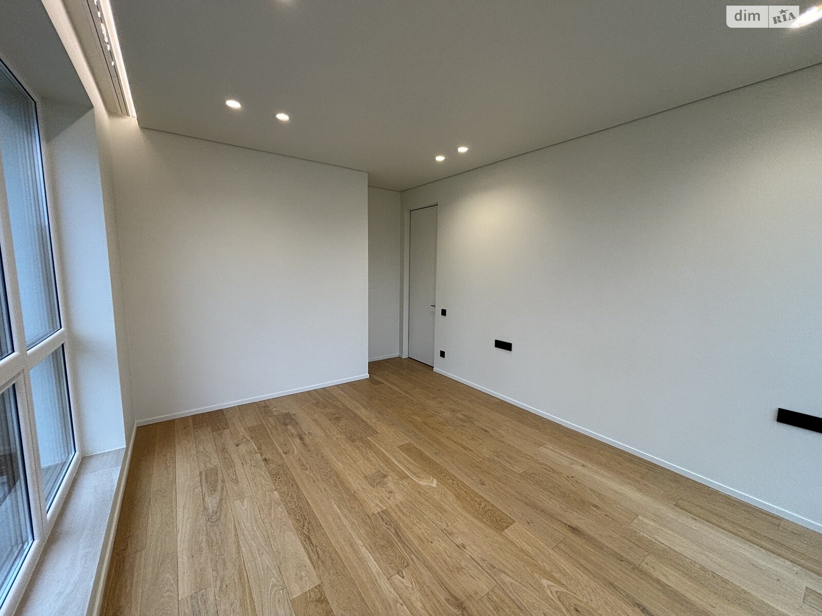 Продаж трикімнатної квартири в Минаї, на вул. Августина Волошина 24, кв. 210, фото 1