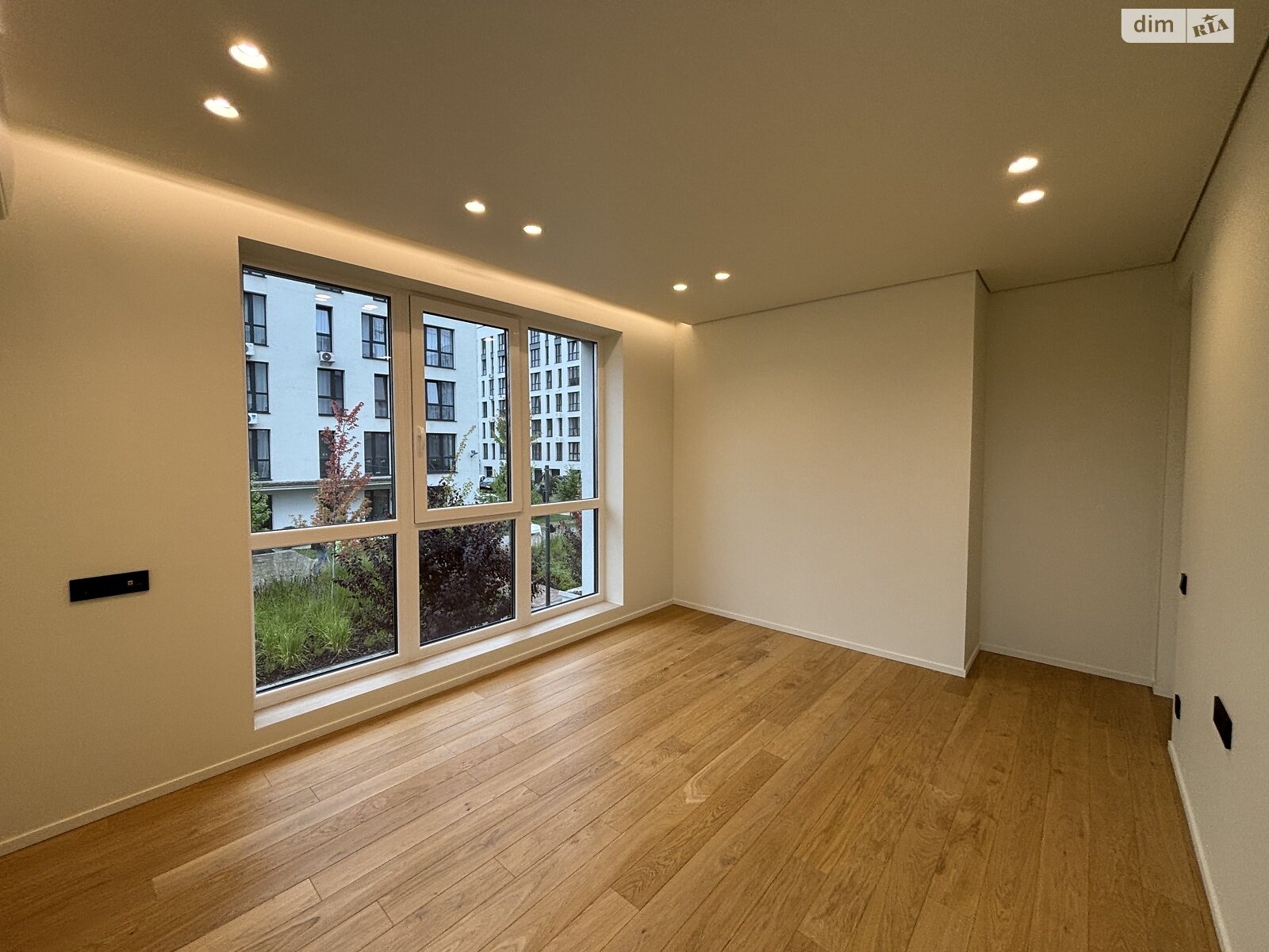 Продаж трикімнатної квартири в Минаї, на вул. Августина Волошина 24, кв. 210, фото 1