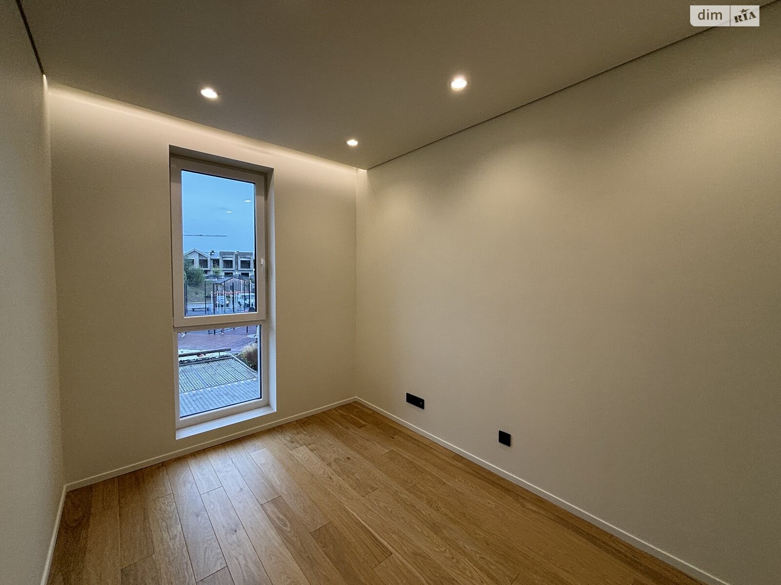 Продаж трикімнатної квартири в Минаї, на вул. Августина Волошина 24, кв. 210, фото 1