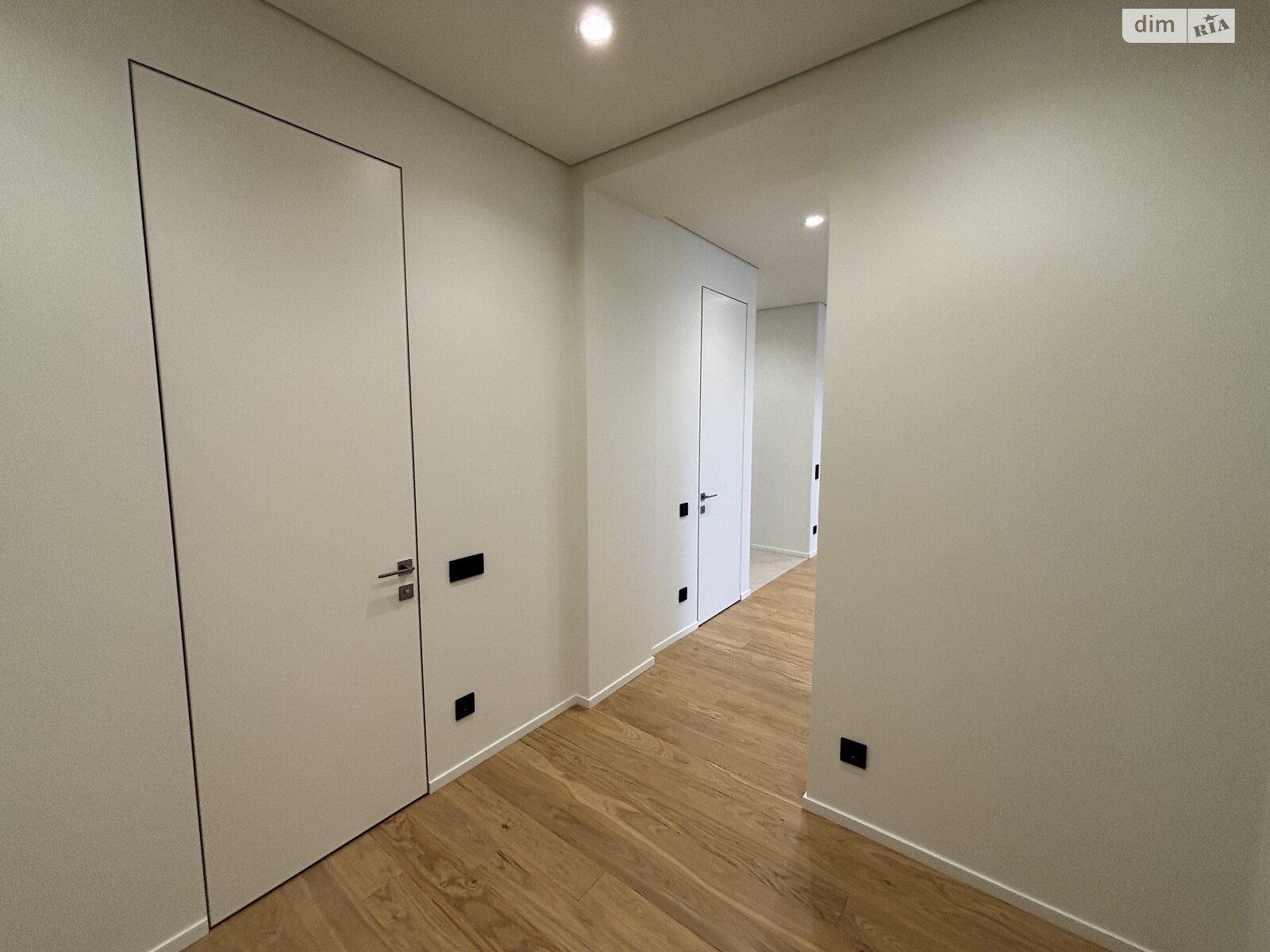 Продаж трикімнатної квартири в Минаї, на вул. Августина Волошина 24, кв. 210, фото 1