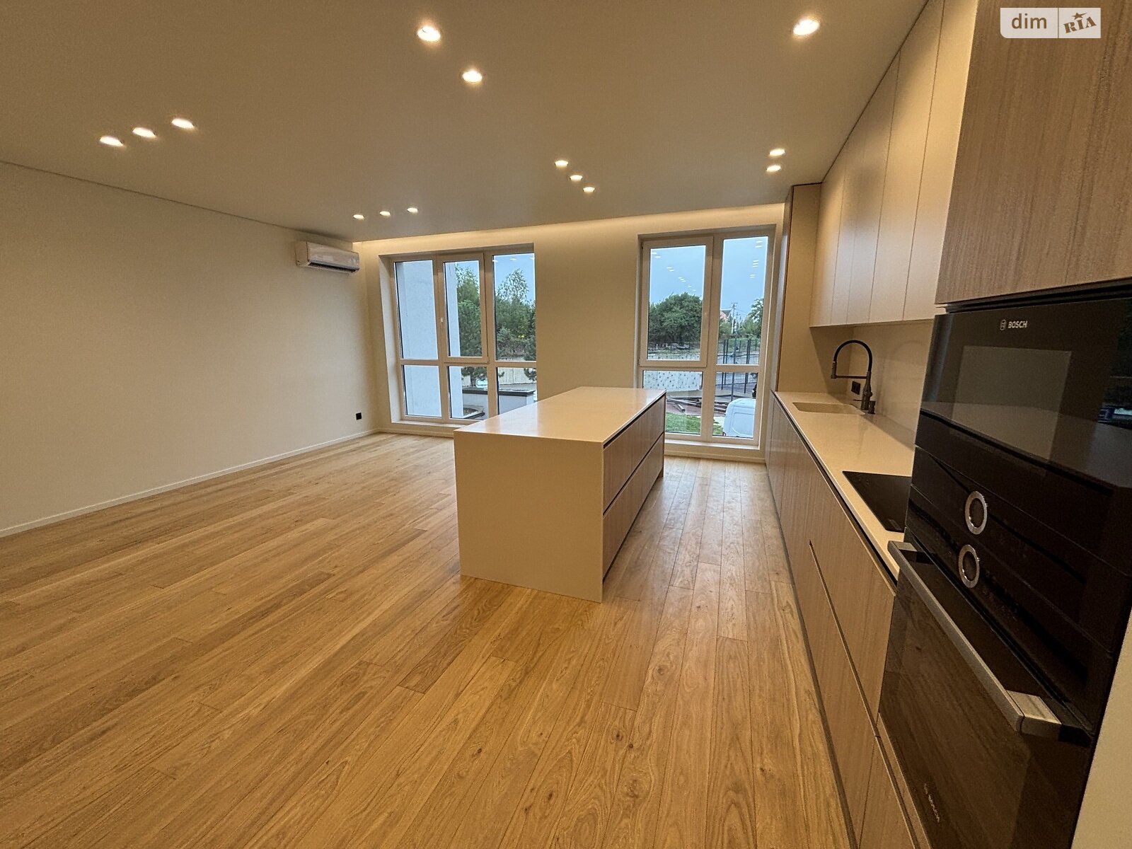 Продаж трикімнатної квартири в Минаї, на вул. Августина Волошина 24, кв. 210, фото 1