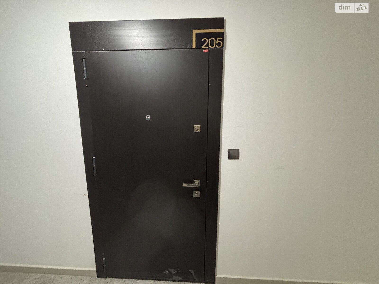 Продаж трикімнатної квартири в Минаї, на вул. Августина Волошина 24, кв. 205, фото 1