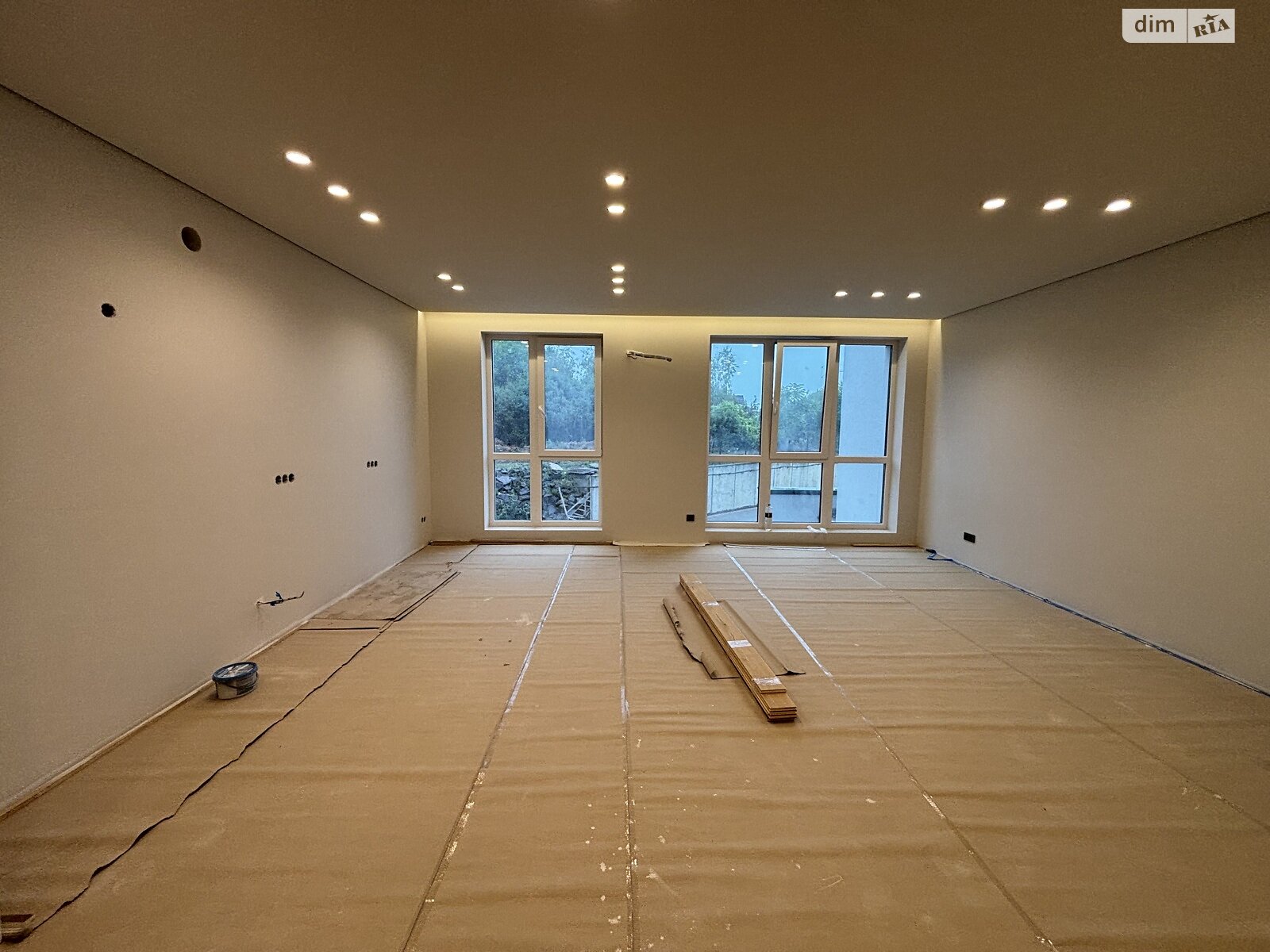 Продаж трикімнатної квартири в Минаї, на вул. Августина Волошина 24, кв. 205, фото 1