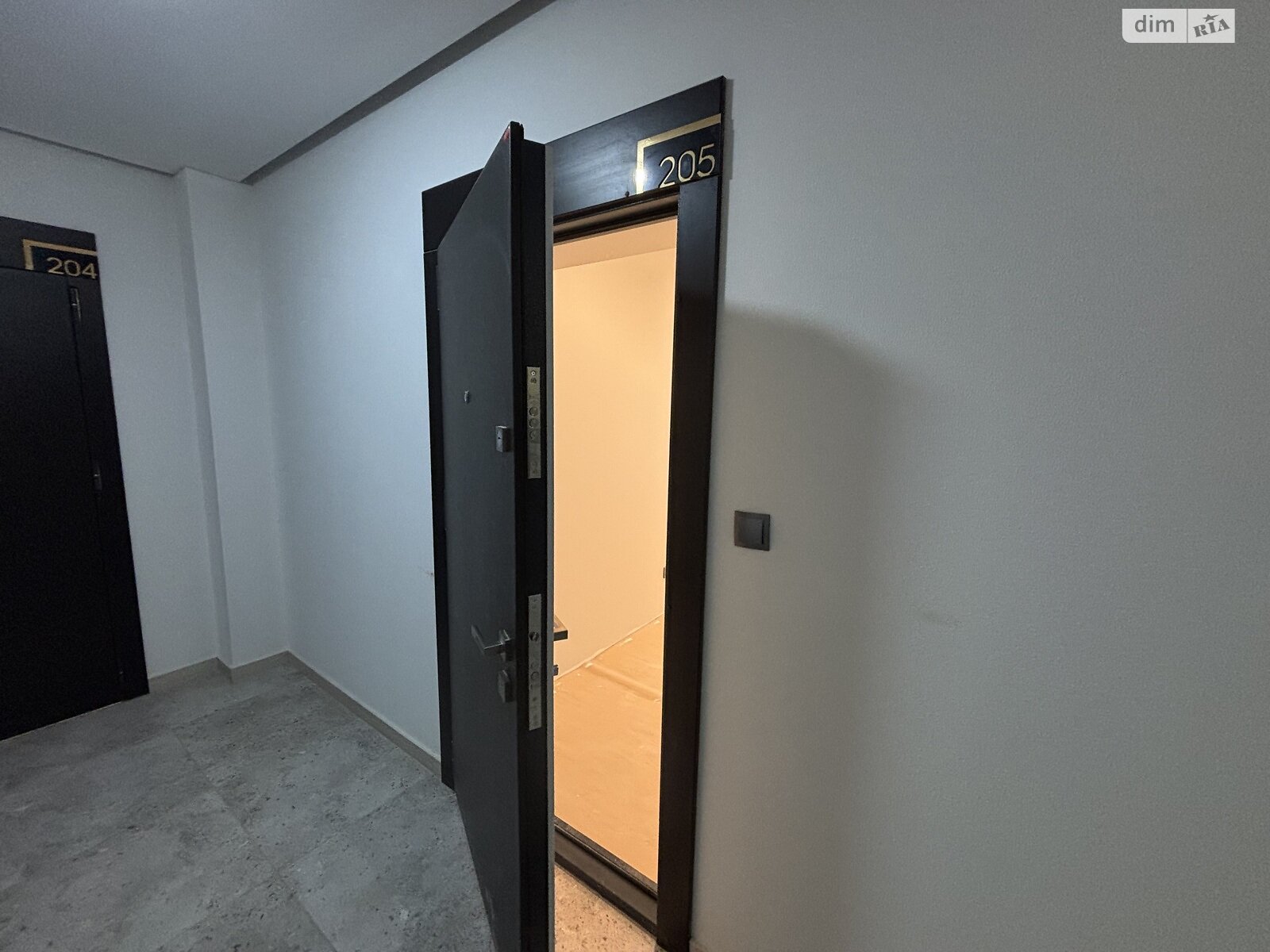 Продаж трикімнатної квартири в Минаї, на вул. Августина Волошина 24, кв. 205, фото 1