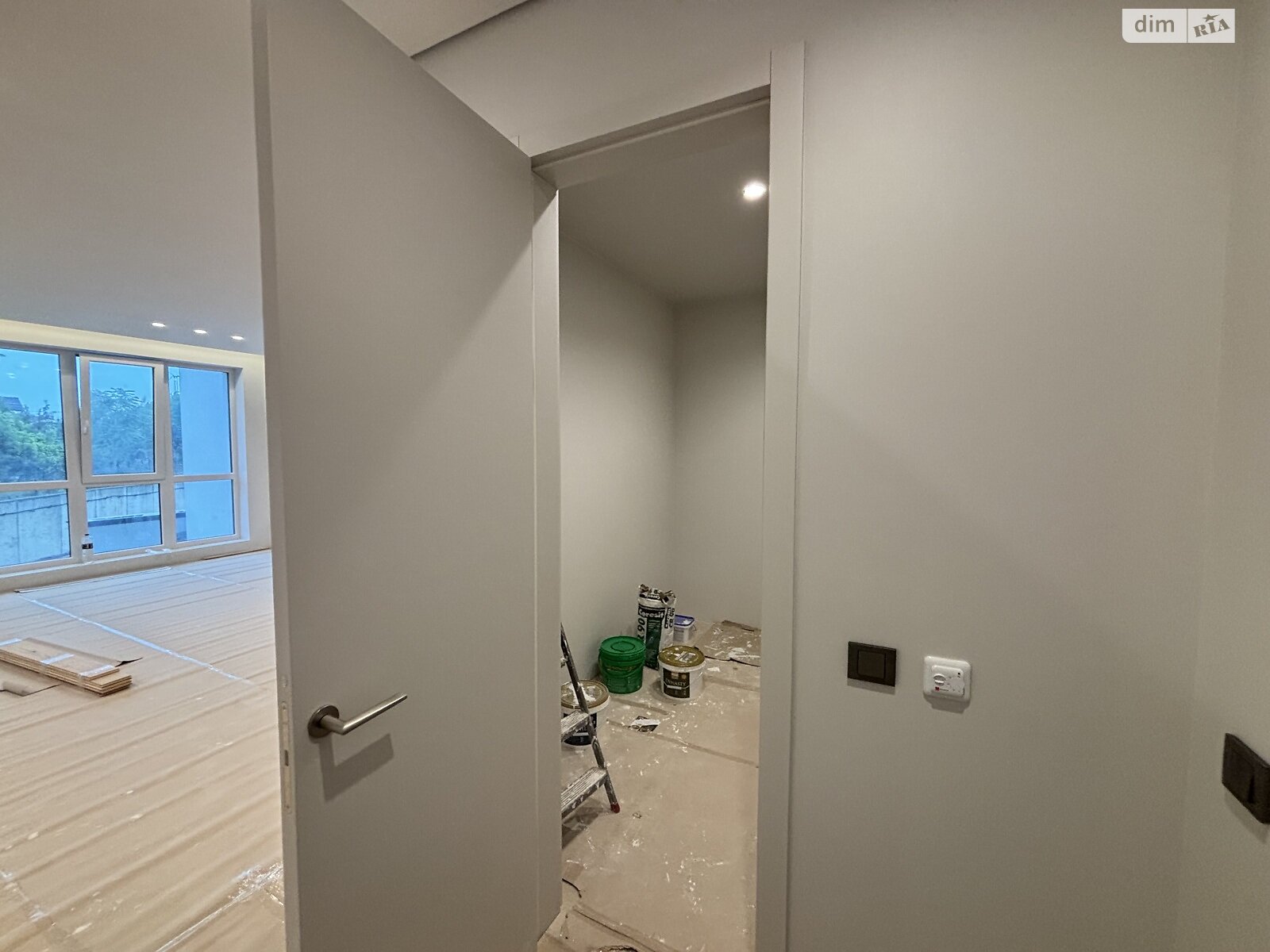 Продаж трикімнатної квартири в Минаї, на вул. Августина Волошина 24, кв. 205, фото 1