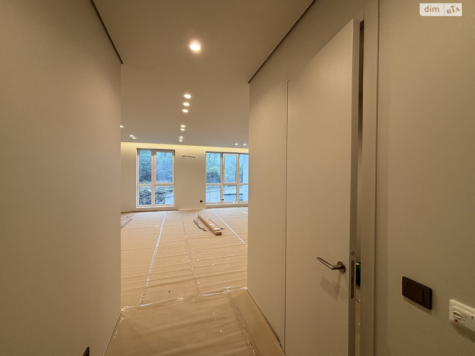 Продаж трикімнатної квартири в Минаї, на вул. Августина Волошина 24, кв. 205, фото 1