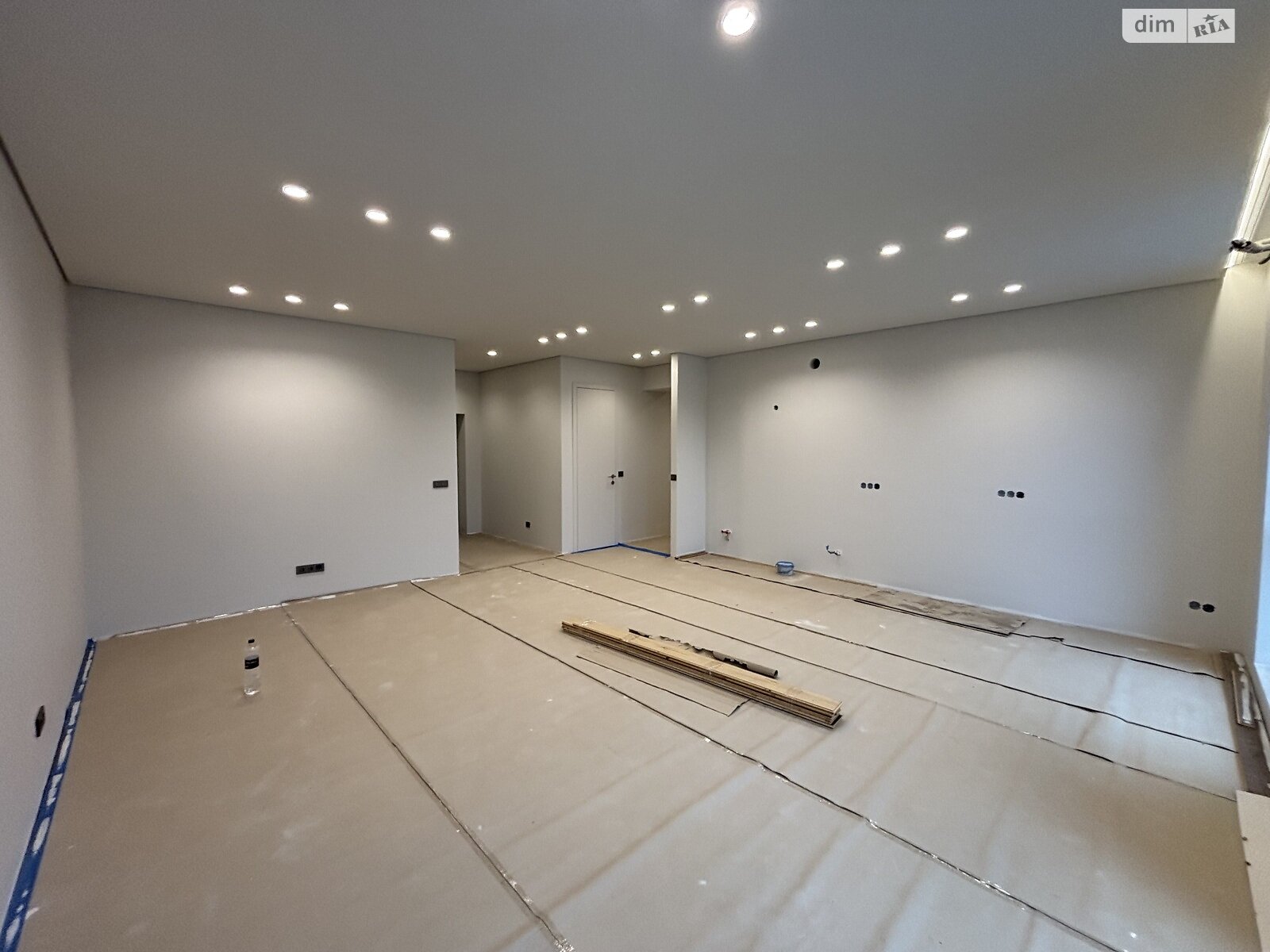 Продаж трикімнатної квартири в Минаї, на вул. Августина Волошина 24, кв. 205, фото 1