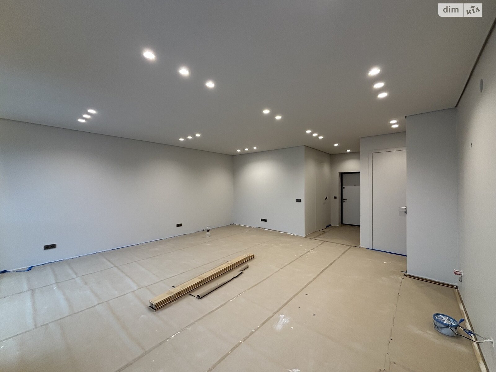 Продаж трикімнатної квартири в Минаї, на вул. Августина Волошина 24, кв. 205, фото 1