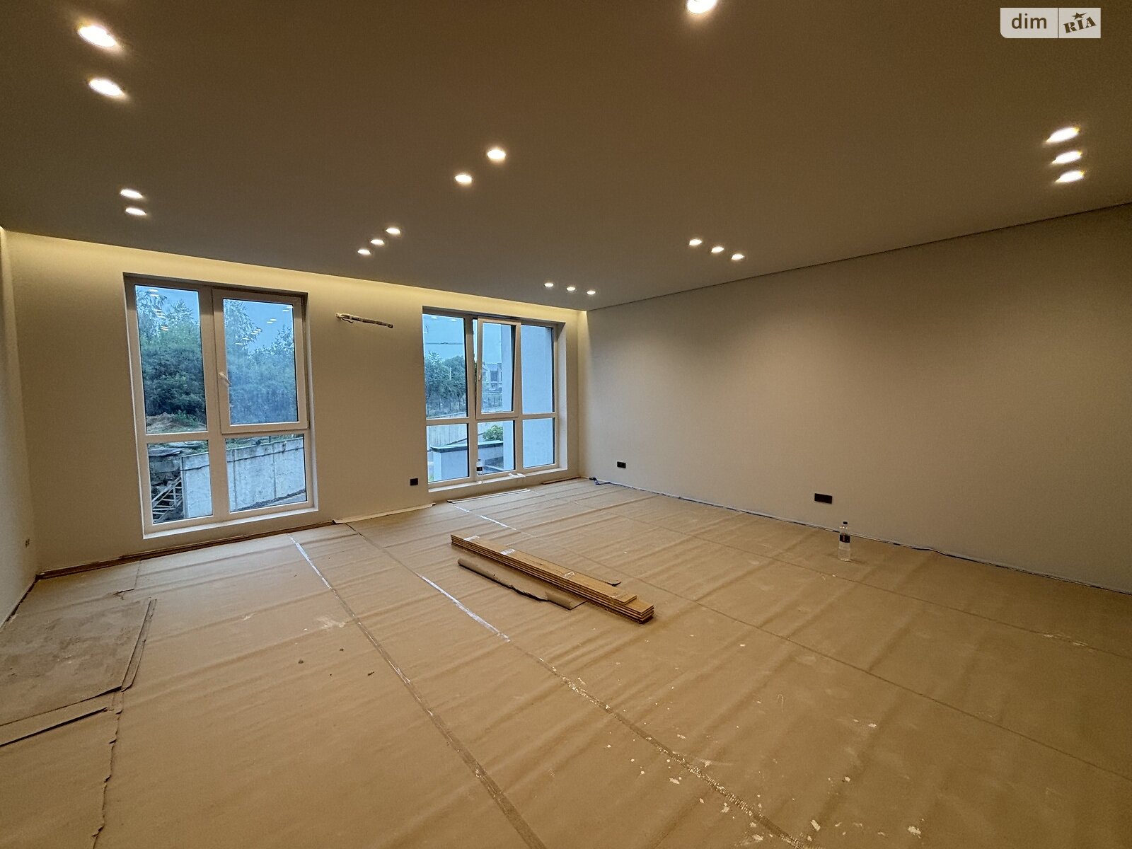 Продаж трикімнатної квартири в Минаї, на вул. Августина Волошина 24, кв. 205, фото 1