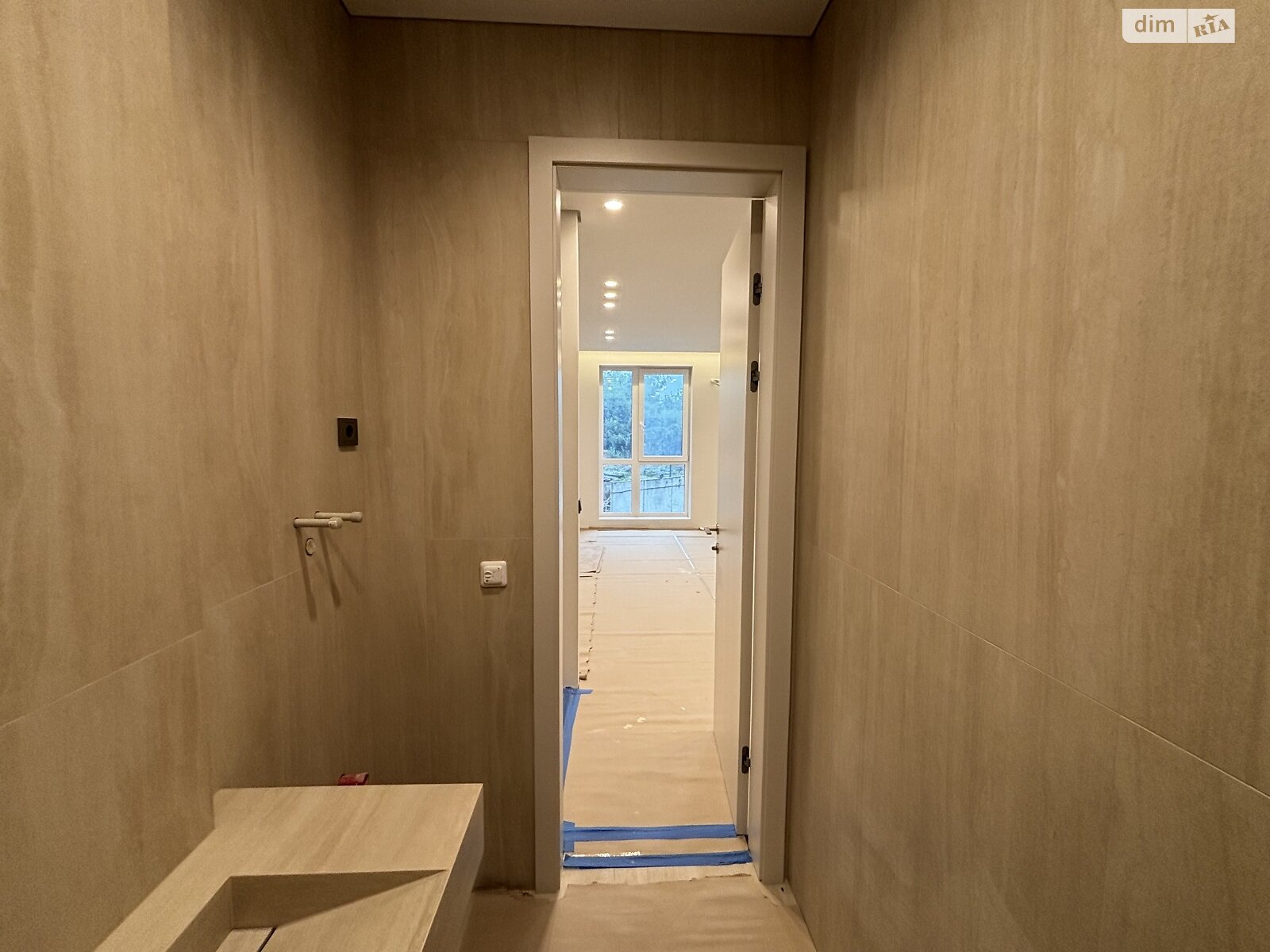 Продаж трикімнатної квартири в Минаї, на вул. Августина Волошина 24, кв. 205, фото 1