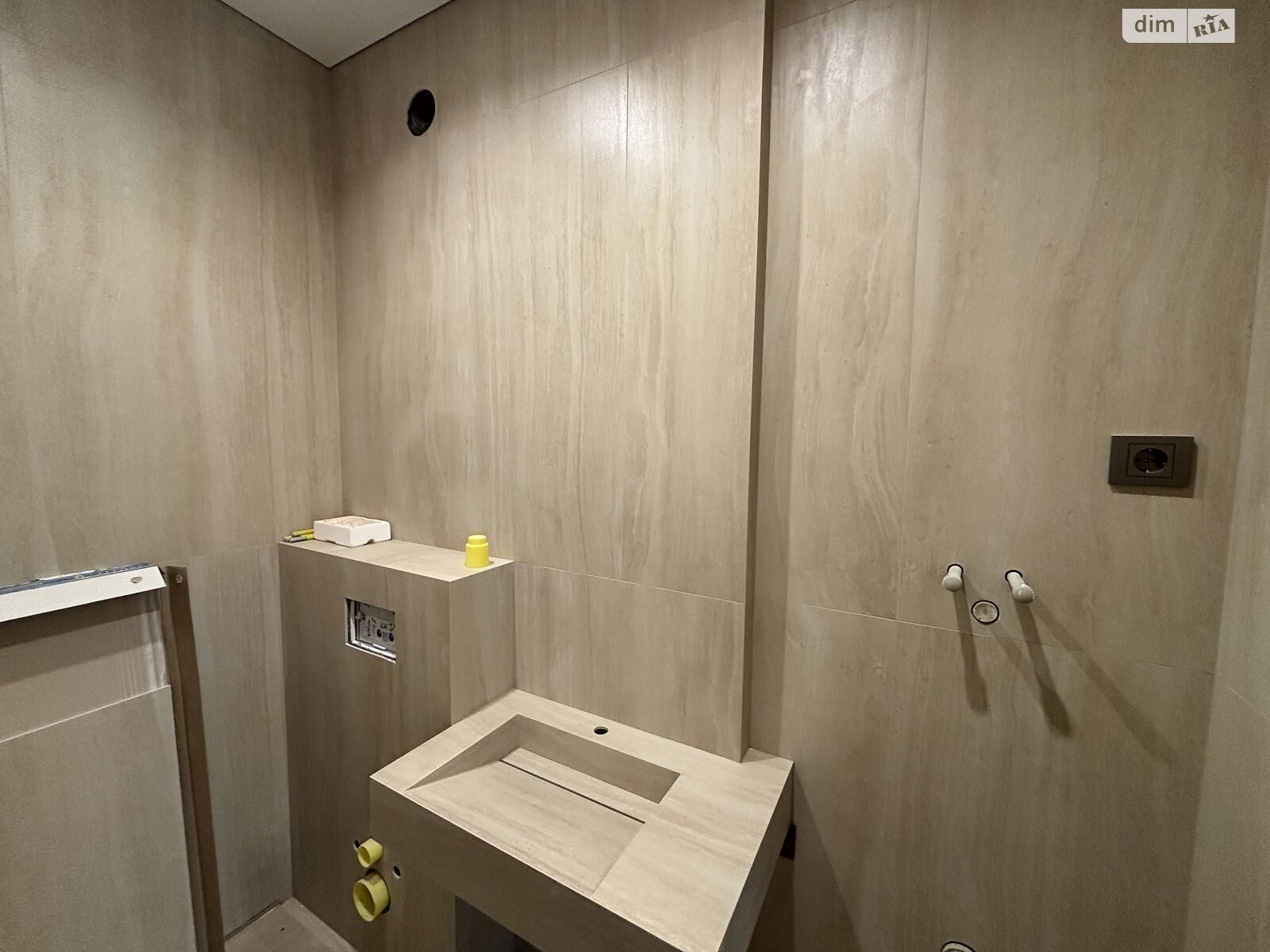 Продаж трикімнатної квартири в Минаї, на вул. Августина Волошина 24, кв. 205, фото 1