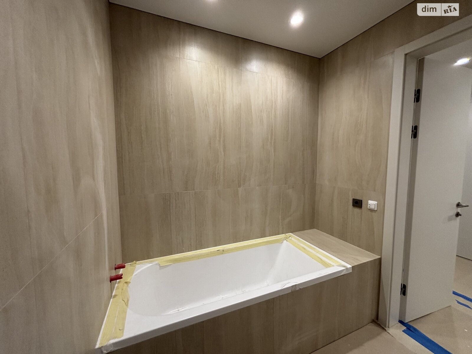 Продаж трикімнатної квартири в Минаї, на вул. Августина Волошина 24, кв. 205, фото 1