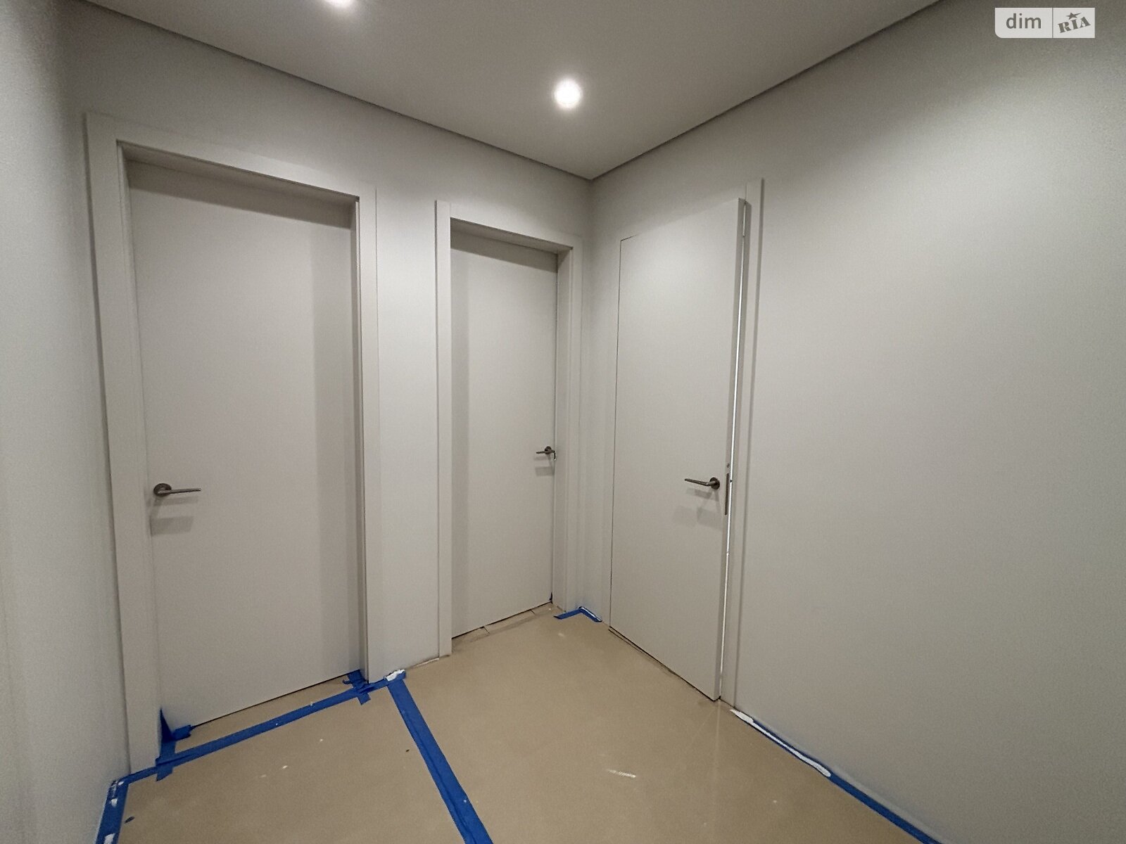 Продаж трикімнатної квартири в Минаї, на вул. Августина Волошина 24, кв. 205, фото 1