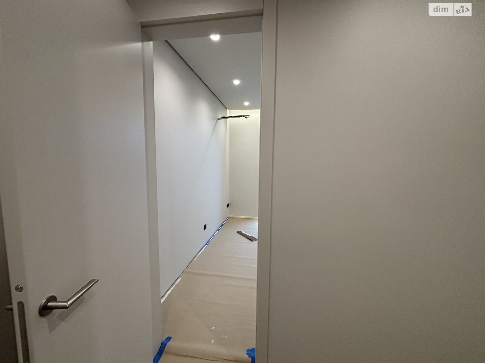 Продаж трикімнатної квартири в Минаї, на вул. Августина Волошина 24, кв. 205, фото 1