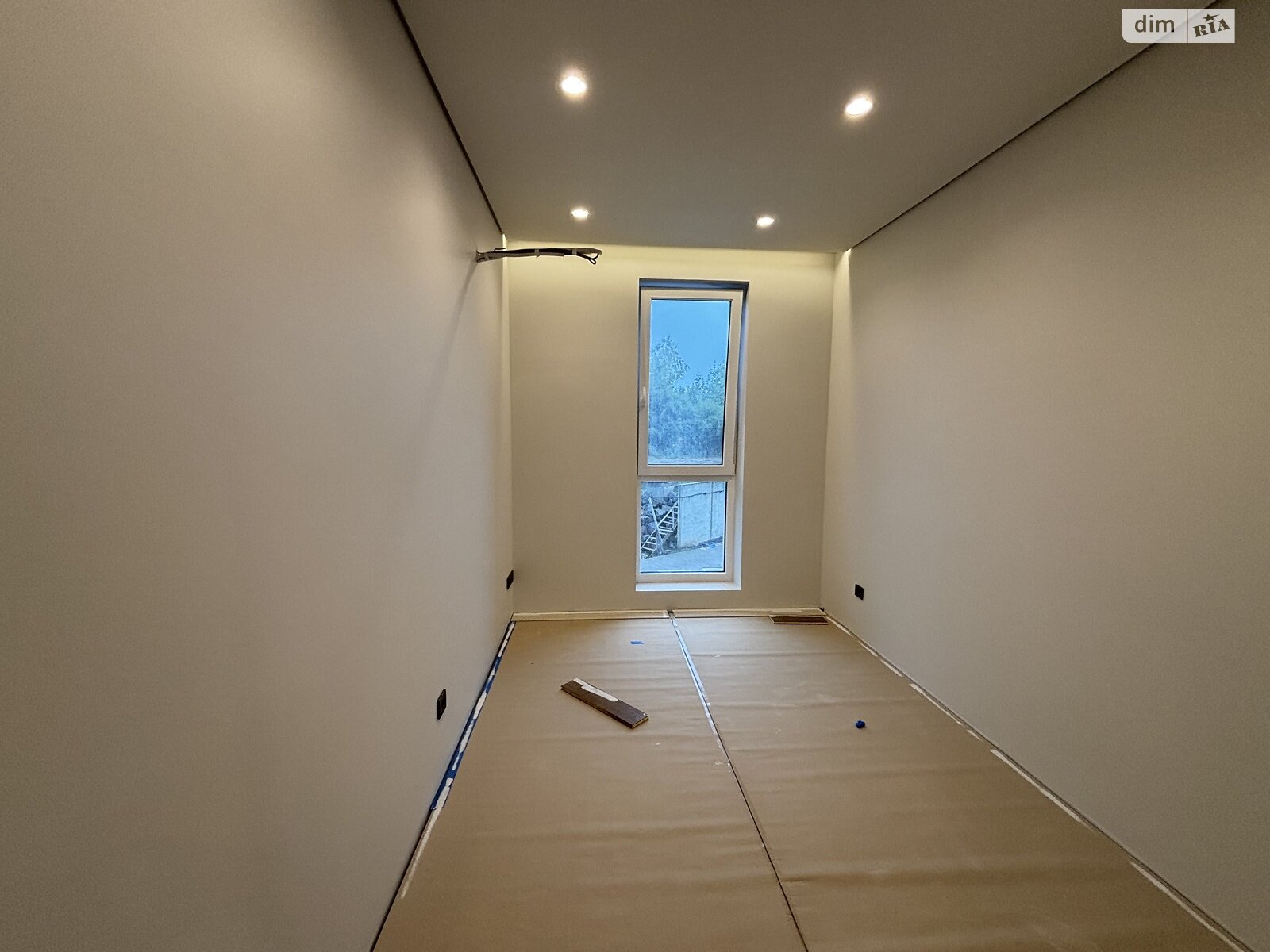 Продаж трикімнатної квартири в Минаї, на вул. Августина Волошина 24, кв. 205, фото 1