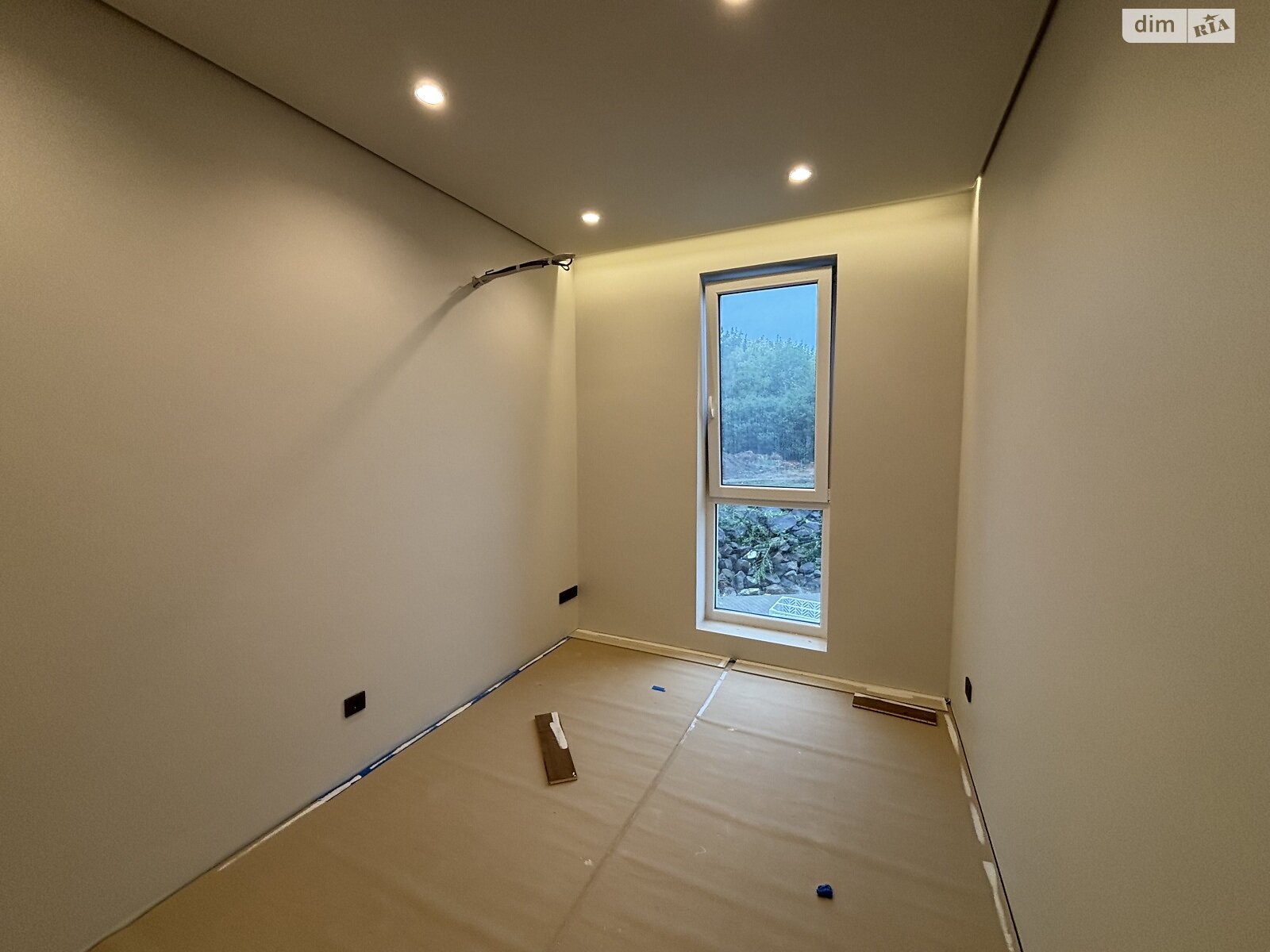 Продаж трикімнатної квартири в Минаї, на вул. Августина Волошина 24, кв. 205, фото 1