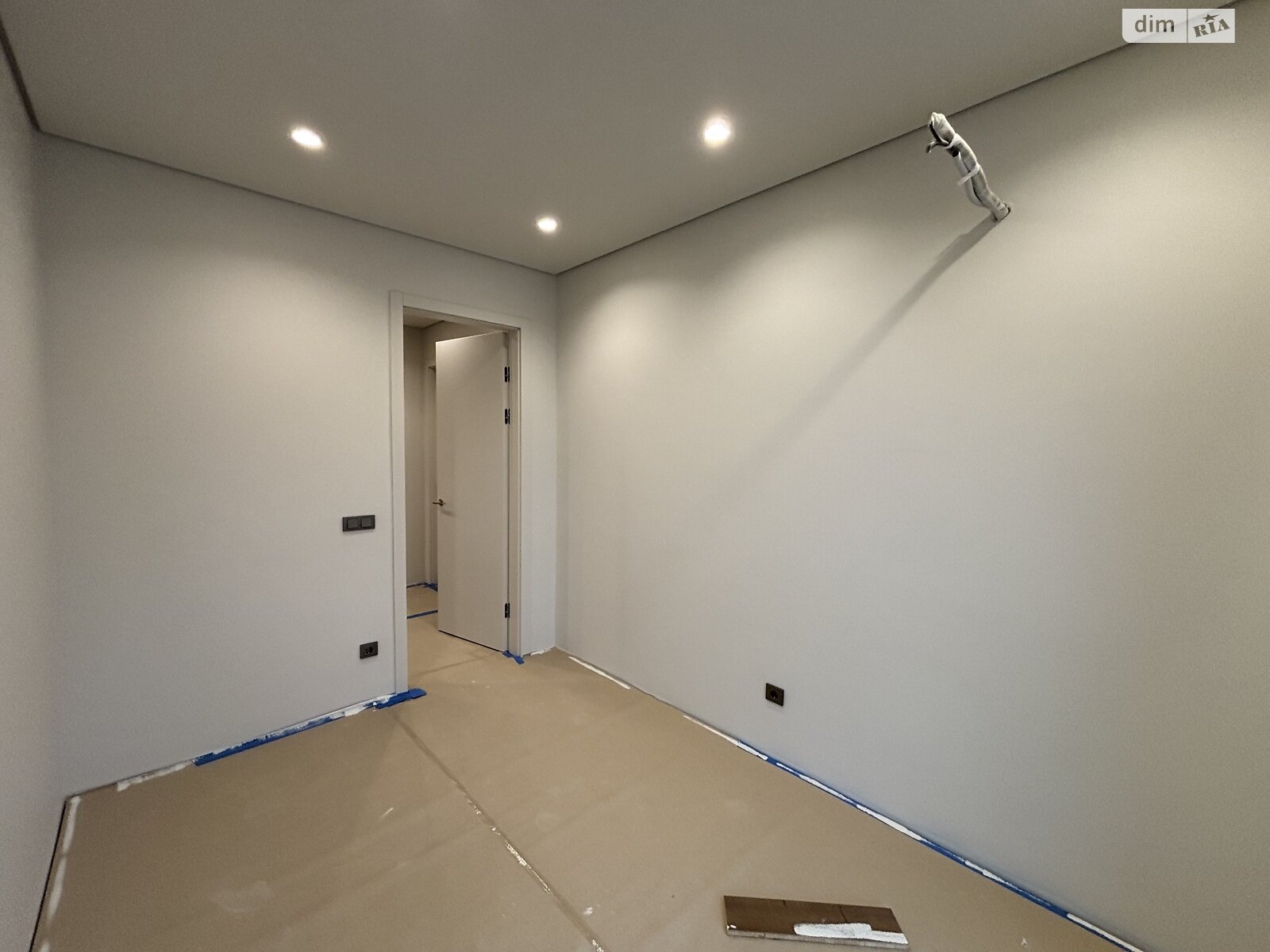 Продаж трикімнатної квартири в Минаї, на вул. Августина Волошина 24, кв. 205, фото 1