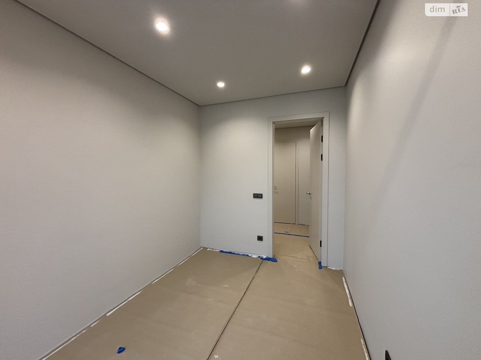 Продаж трикімнатної квартири в Минаї, на вул. Августина Волошина 24, кв. 205, фото 1