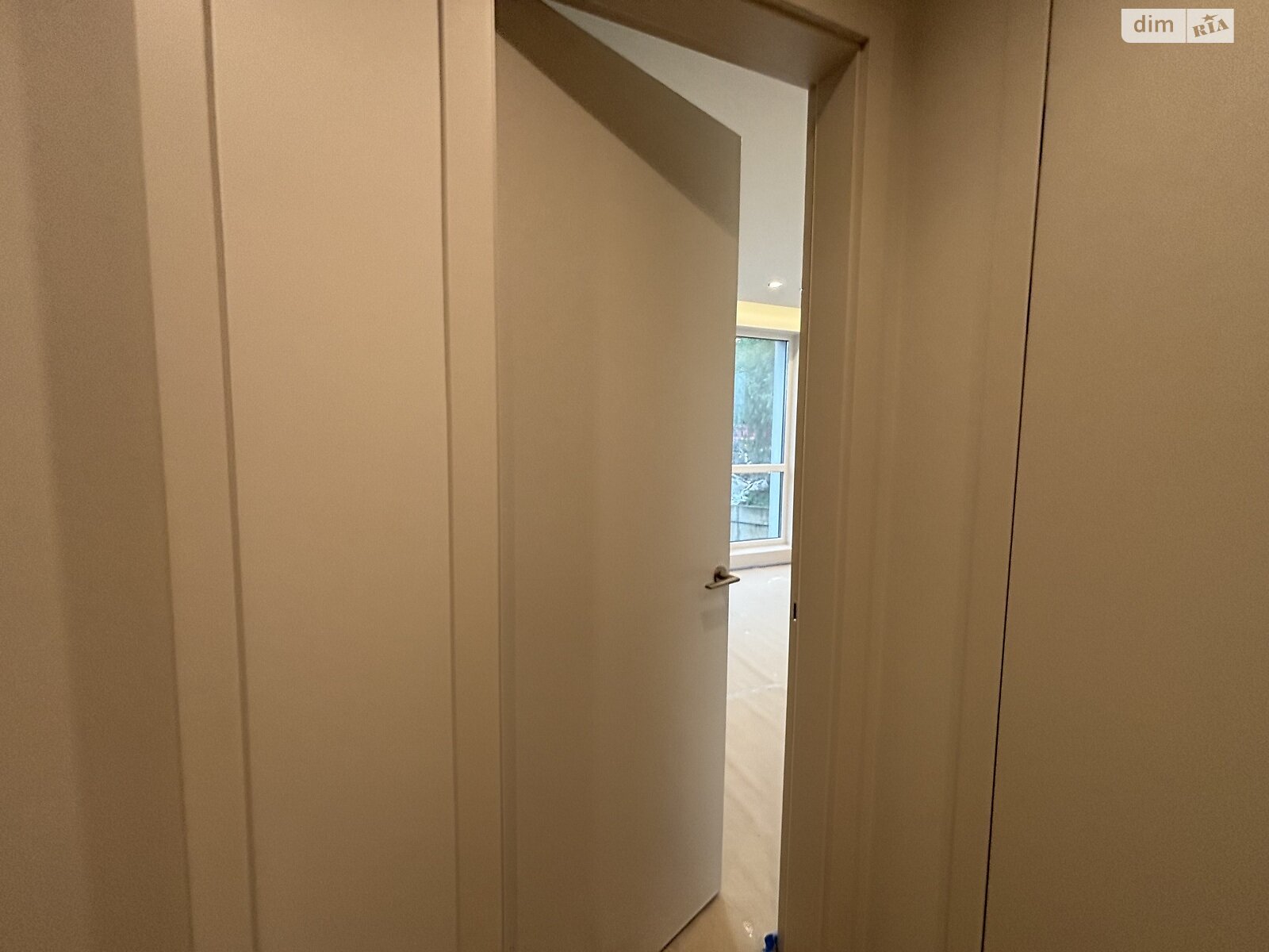 Продаж трикімнатної квартири в Минаї, на вул. Августина Волошина 24, кв. 205, фото 1