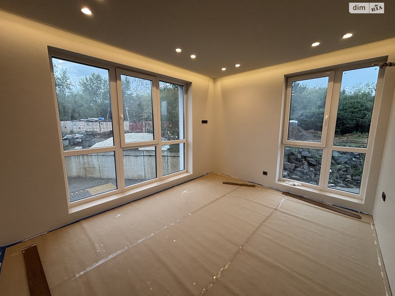 Продаж трикімнатної квартири в Минаї, на вул. Августина Волошина 24, кв. 205, фото 1