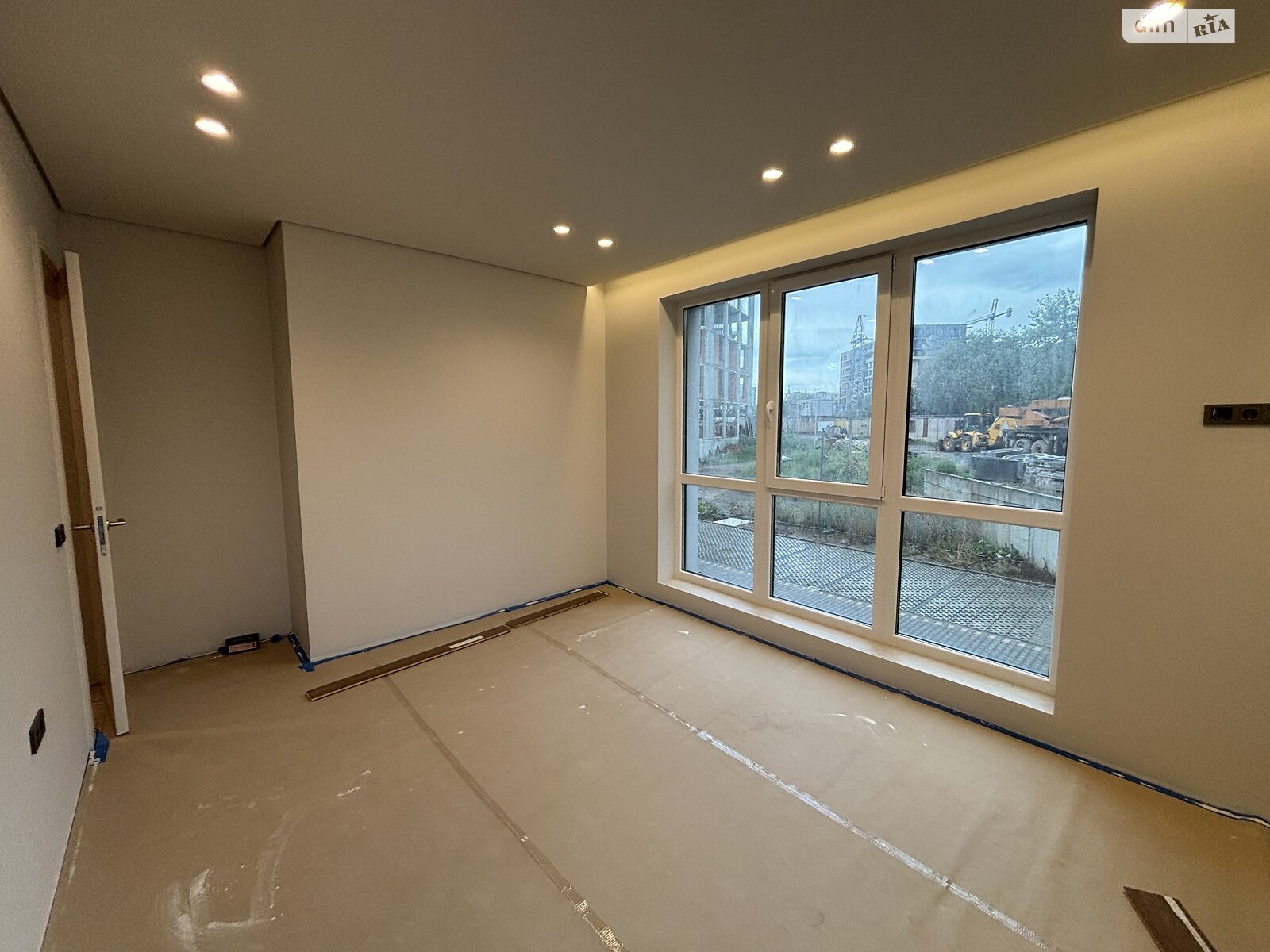 Продаж трикімнатної квартири в Минаї, на вул. Августина Волошина 24, кв. 205, фото 1