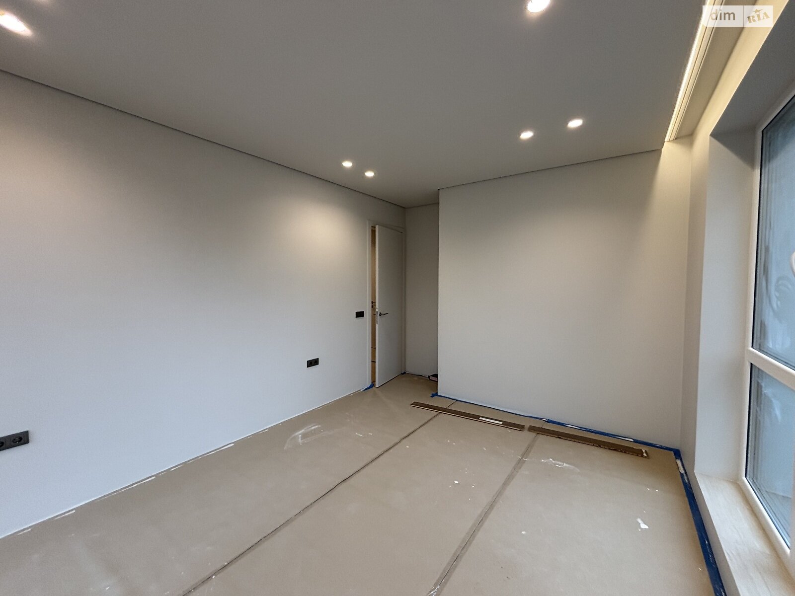 Продаж трикімнатної квартири в Минаї, на вул. Августина Волошина 24, кв. 205, фото 1