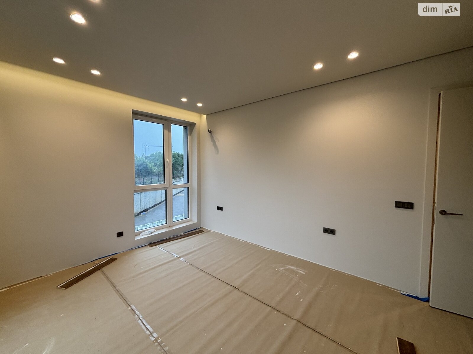 Продаж трикімнатної квартири в Минаї, на вул. Августина Волошина 24, кв. 205, фото 1