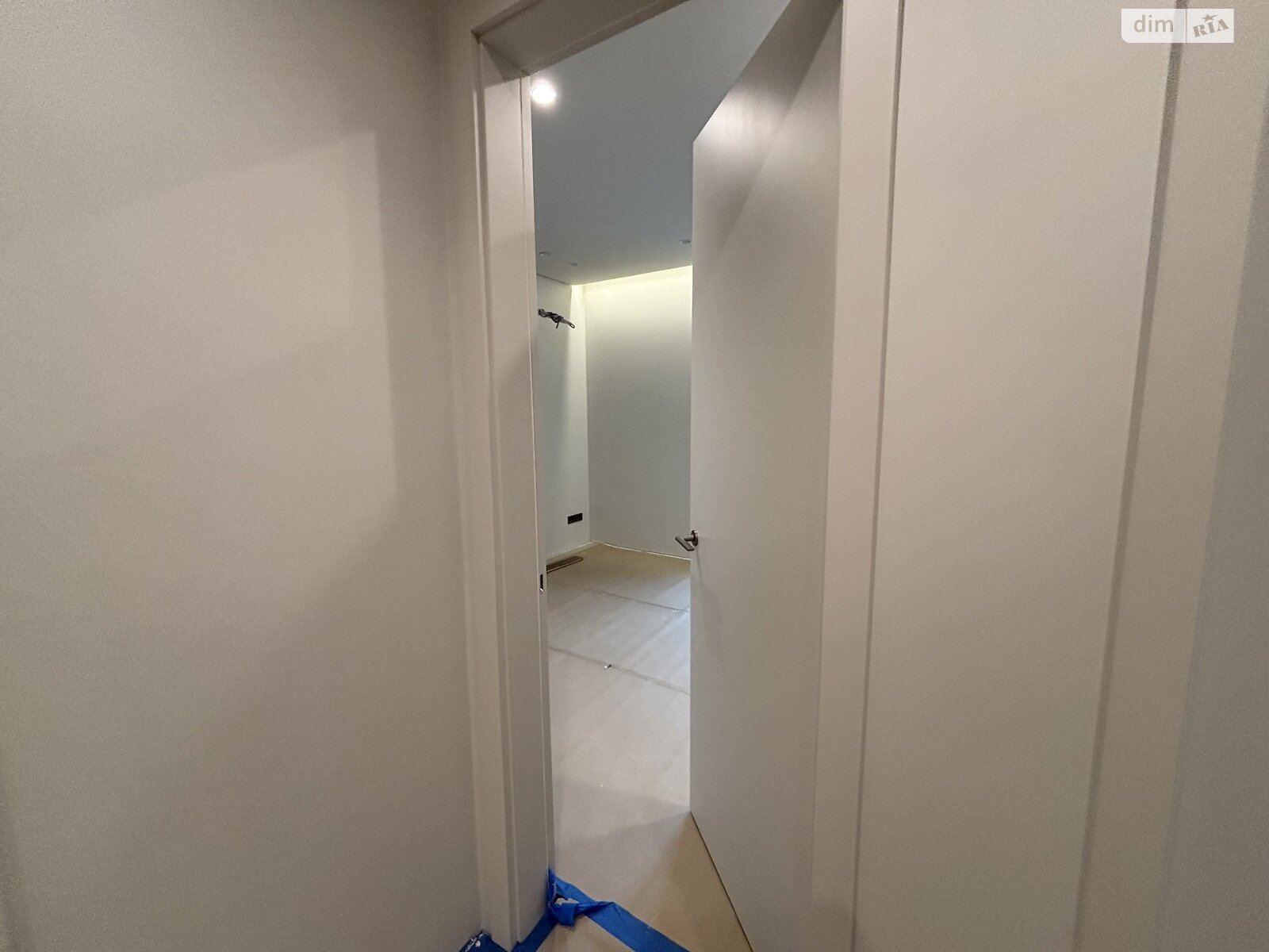 Продаж трикімнатної квартири в Минаї, на вул. Августина Волошина 24, кв. 205, фото 1