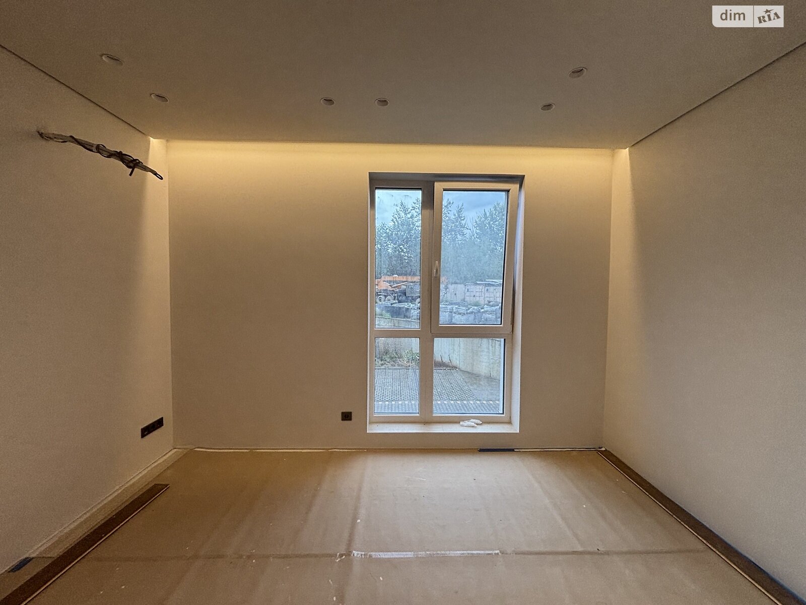 Продаж трикімнатної квартири в Минаї, на вул. Августина Волошина 24, кв. 205, фото 1