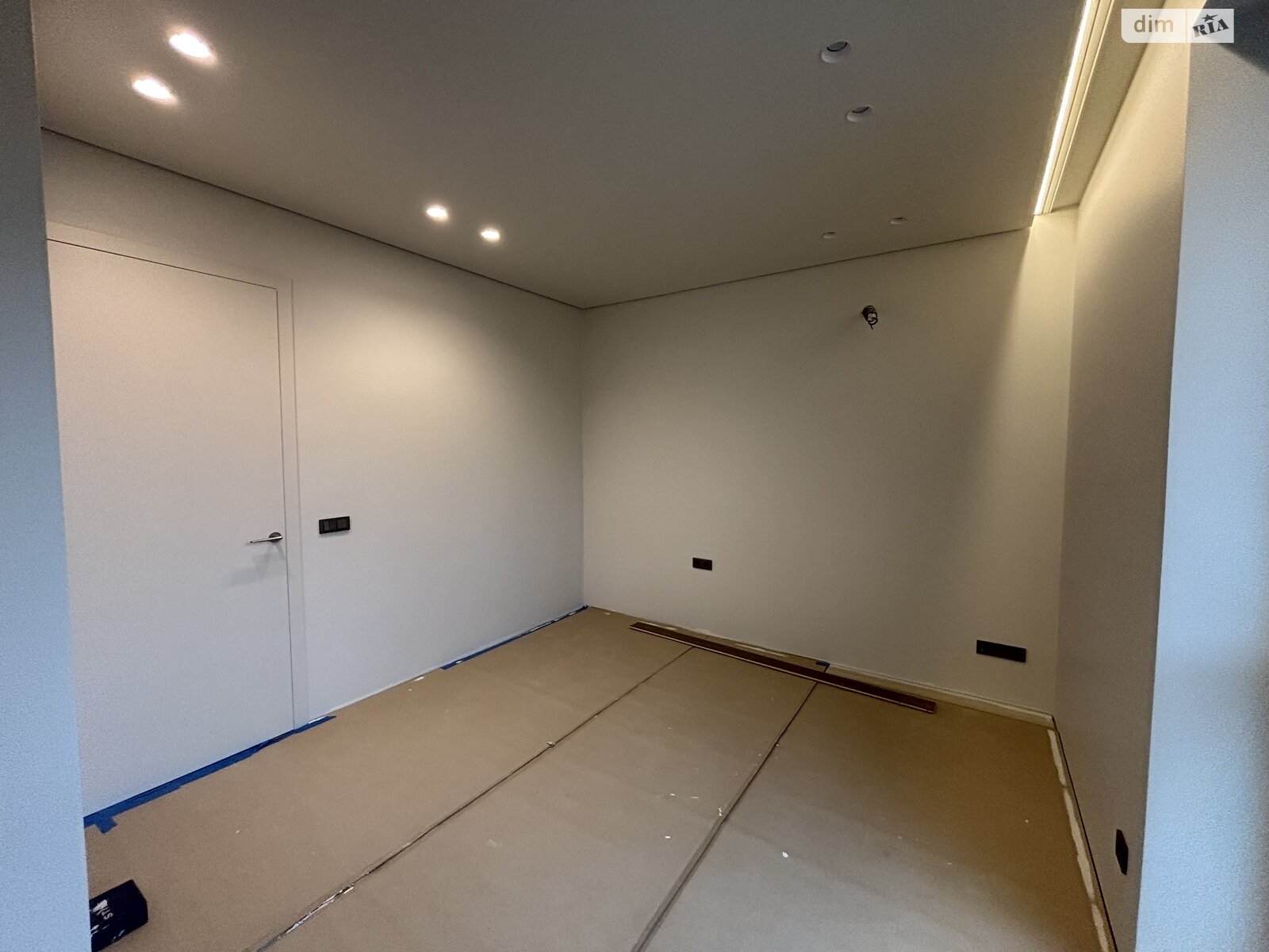 Продаж трикімнатної квартири в Минаї, на вул. Августина Волошина 24, кв. 205, фото 1