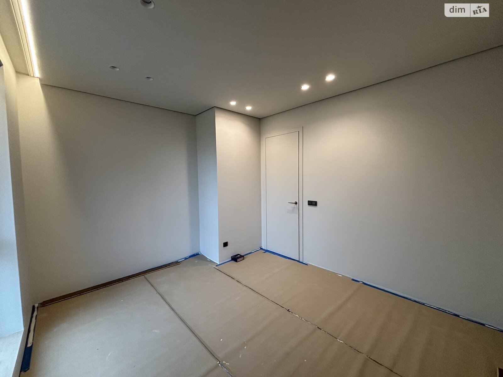 Продаж трикімнатної квартири в Минаї, на вул. Августина Волошина 24, кв. 205, фото 1