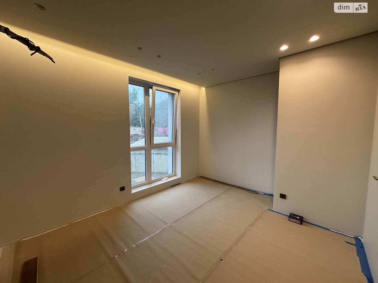 Продаж трикімнатної квартири в Минаї, на вул. Августина Волошина 24, кв. 205, фото 1