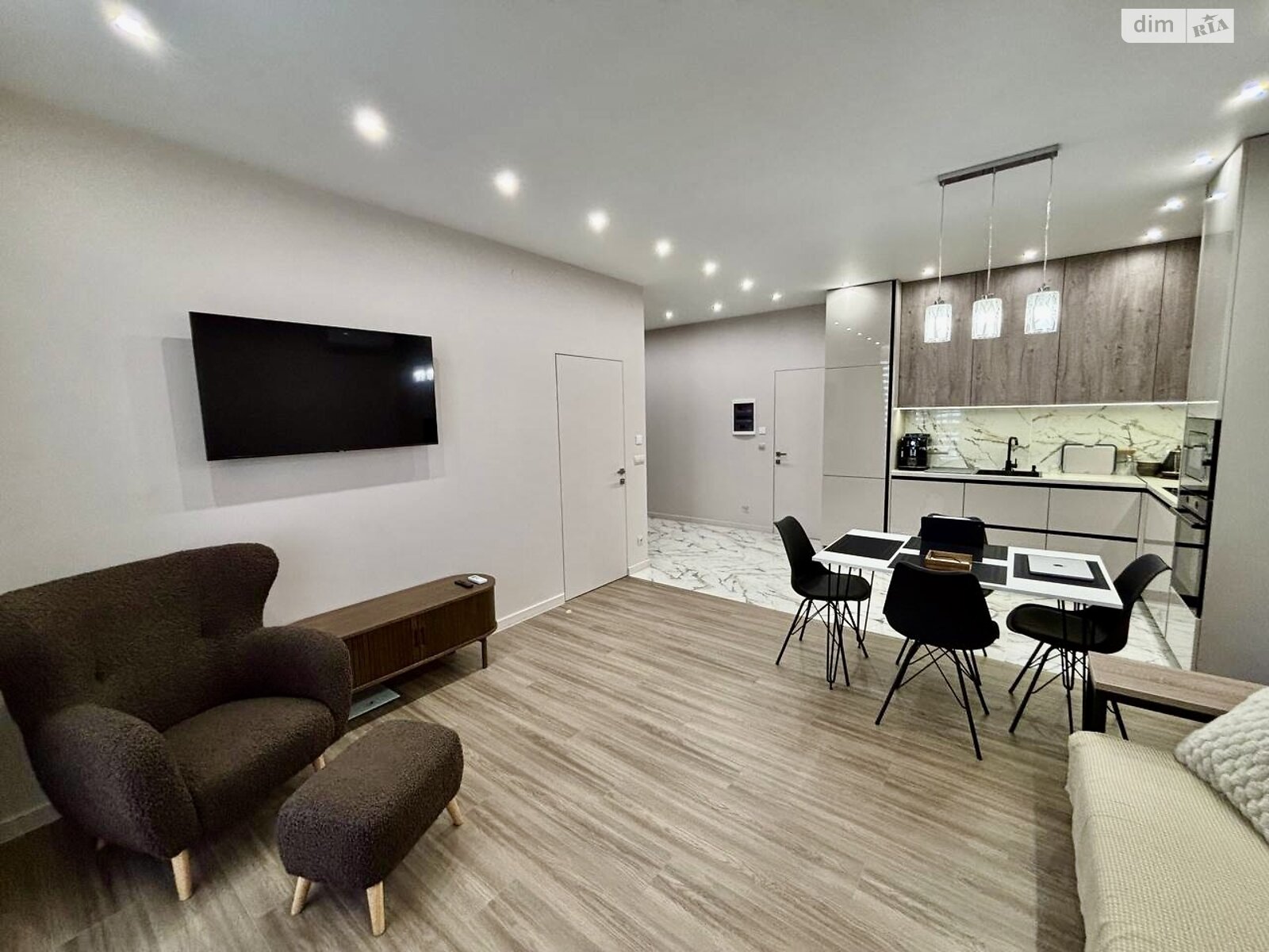 Продаж однокімнатної квартири в Минаї, на вул. Августина Волошина 14, кв. 705, фото 1